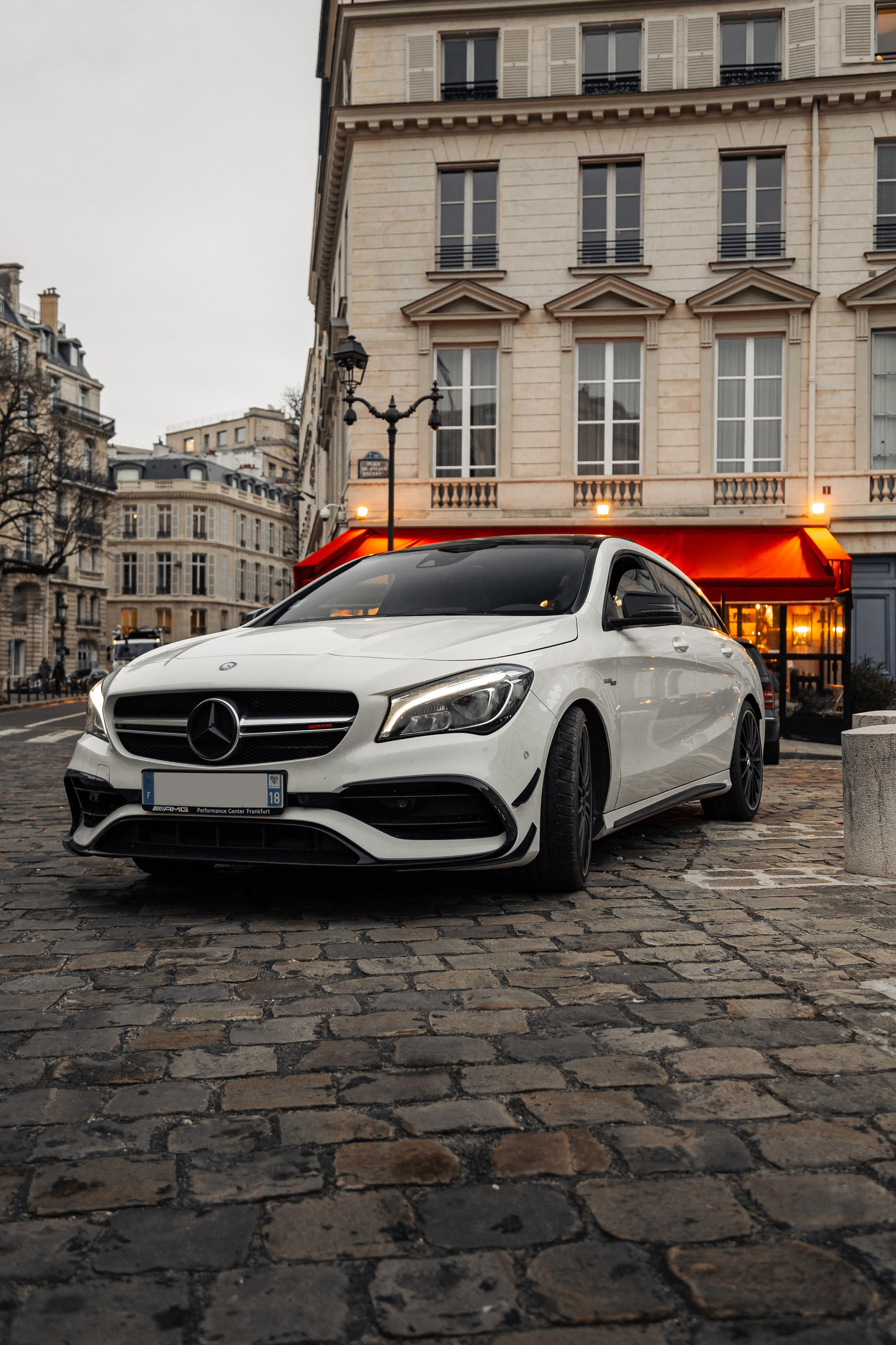 Mercedes-Benz CLA 45 AMG. Photographe de voitures à Paris — Vitalii Motruk