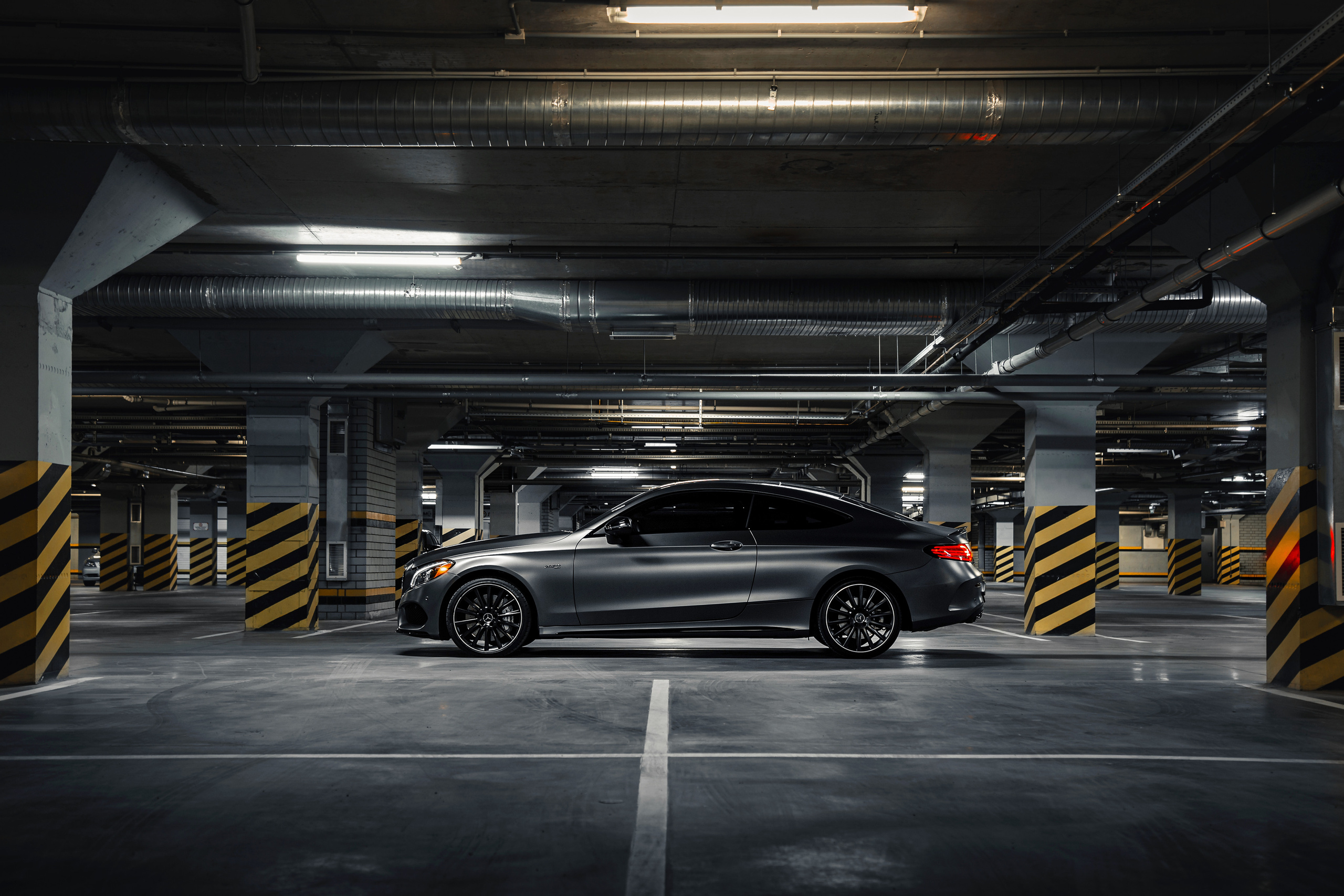Mercedes-Benz C43 AMG. Photographe de voitures à Paris — Vitalii Motruk