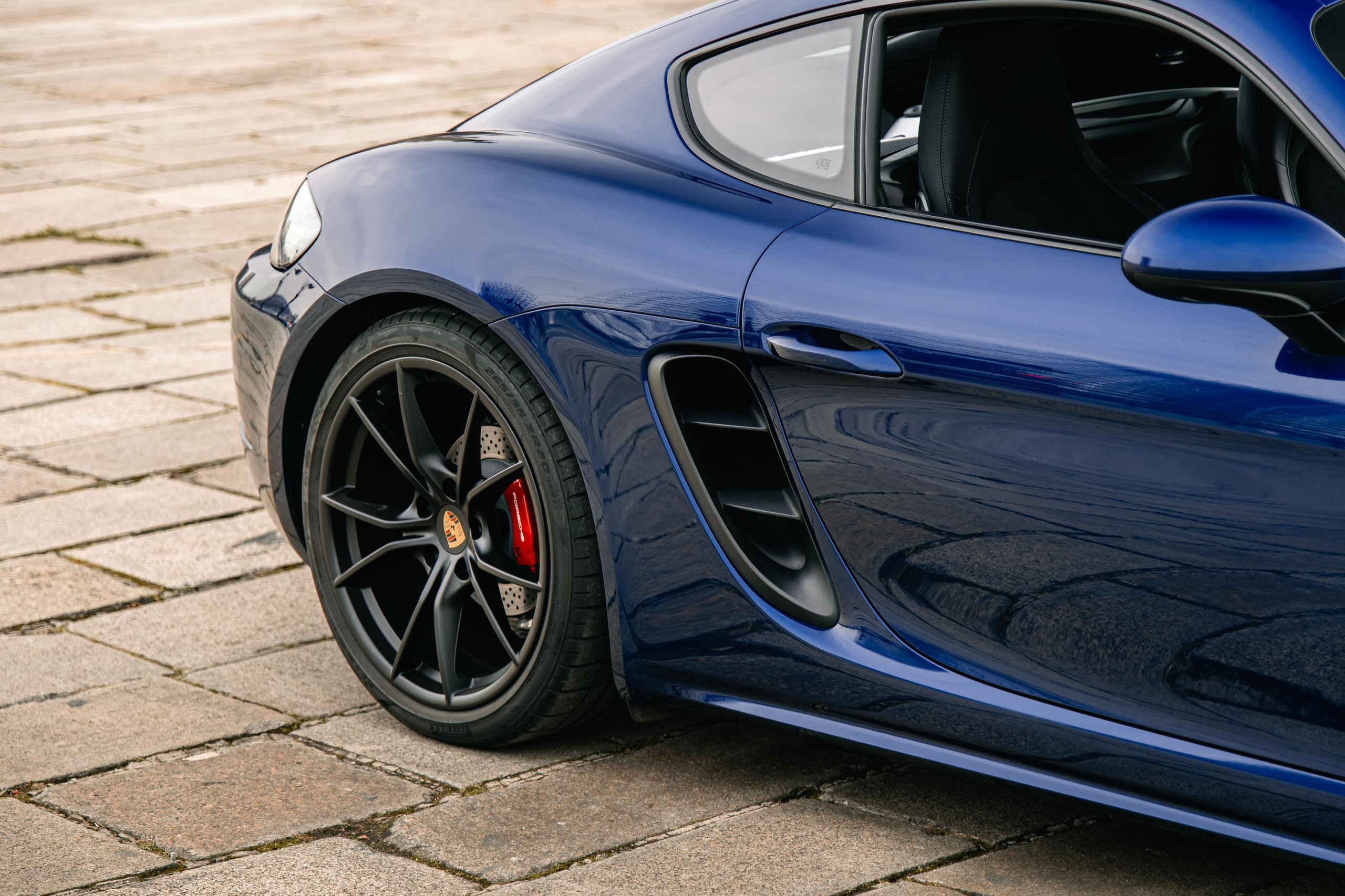 Porsche Cayman. Photographe de voitures à Paris — Vitalii Motruk