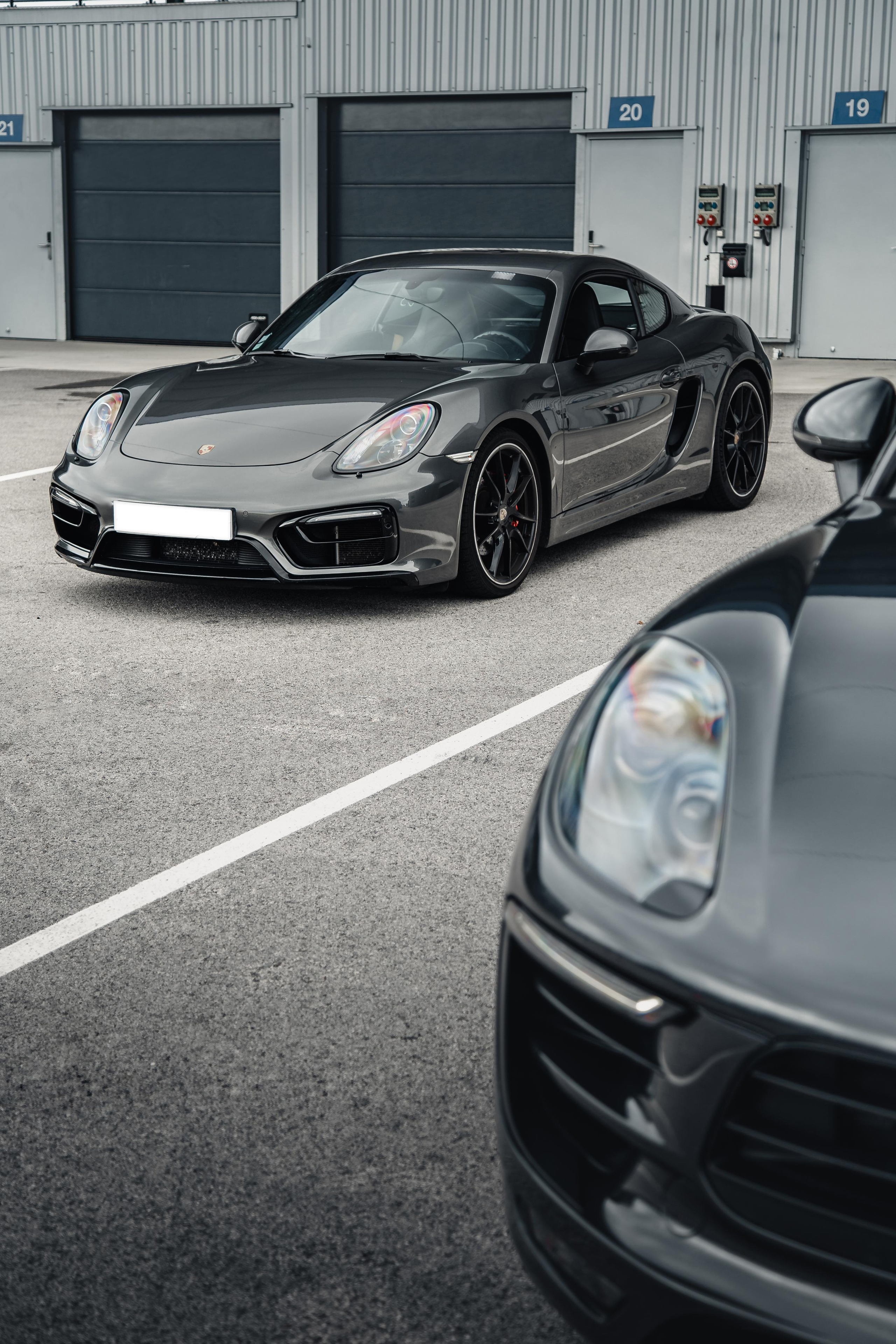 Porsche Cayman. Photographe de voitures à Paris — Vitalii Motruk