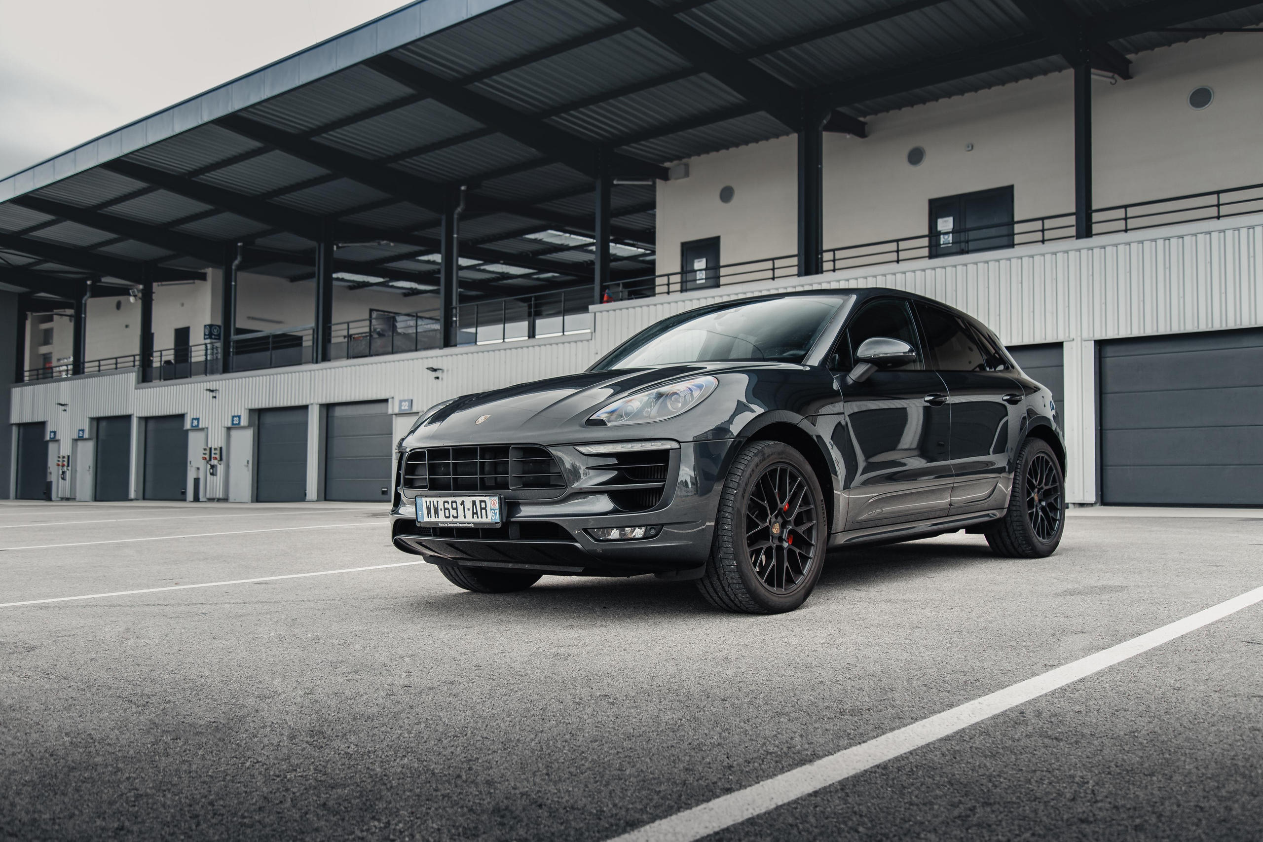 Porsche Cayman. Photographe de voitures à Paris — Vitalii Motruk