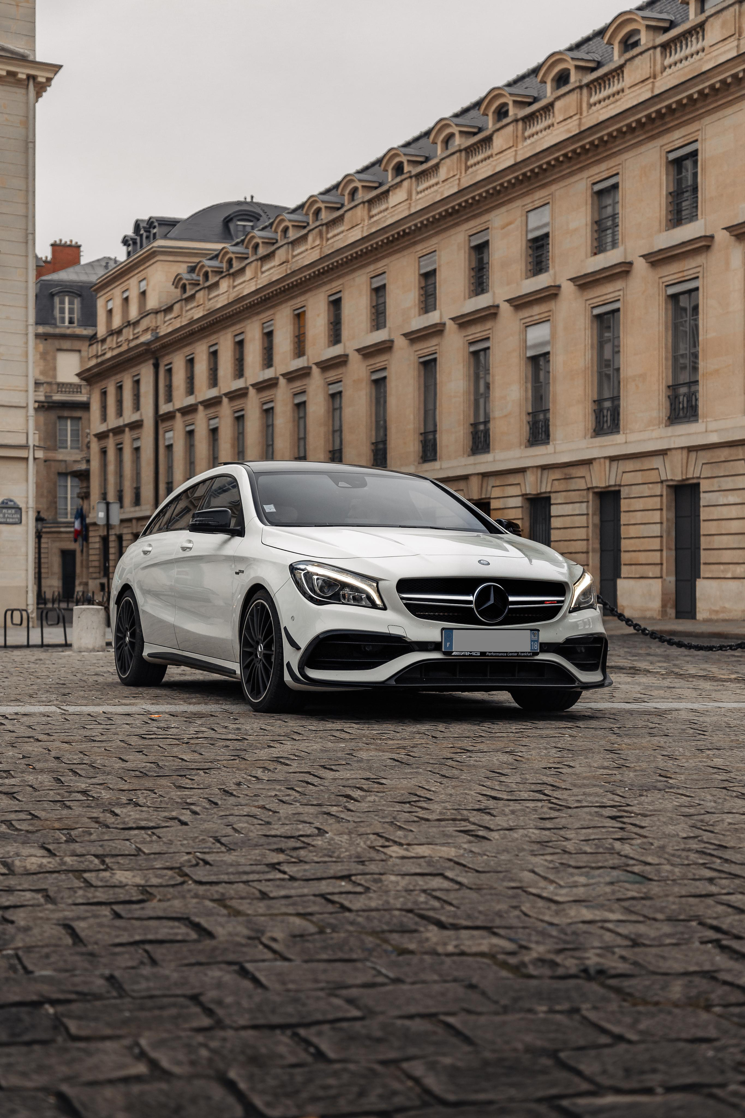 Mercedes-Benz CLA 45 AMG. Photographe de voitures à Paris — Vitalii Motruk