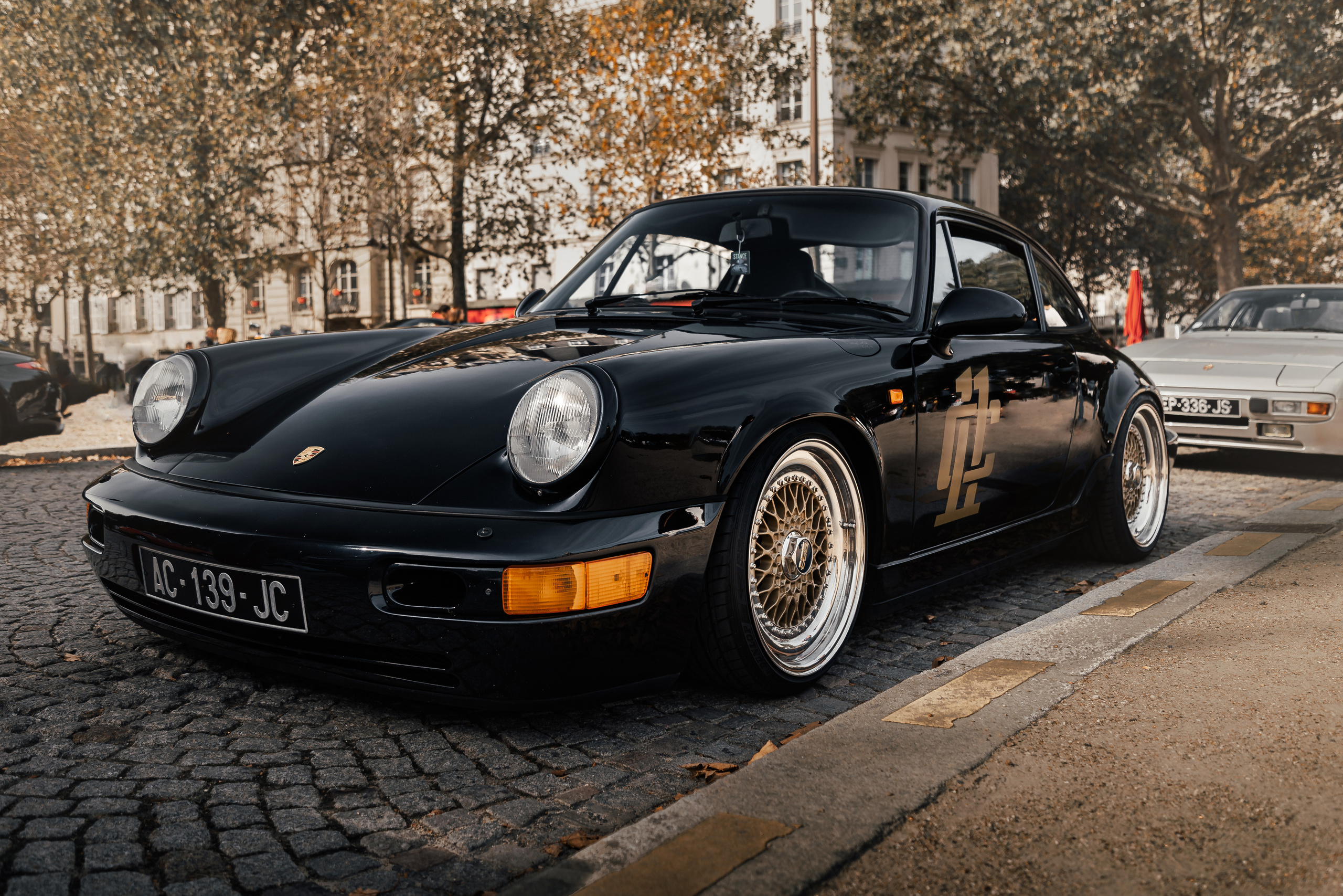 Street photo in Paris. Photographe de voitures à Paris — Vitalii Motruk