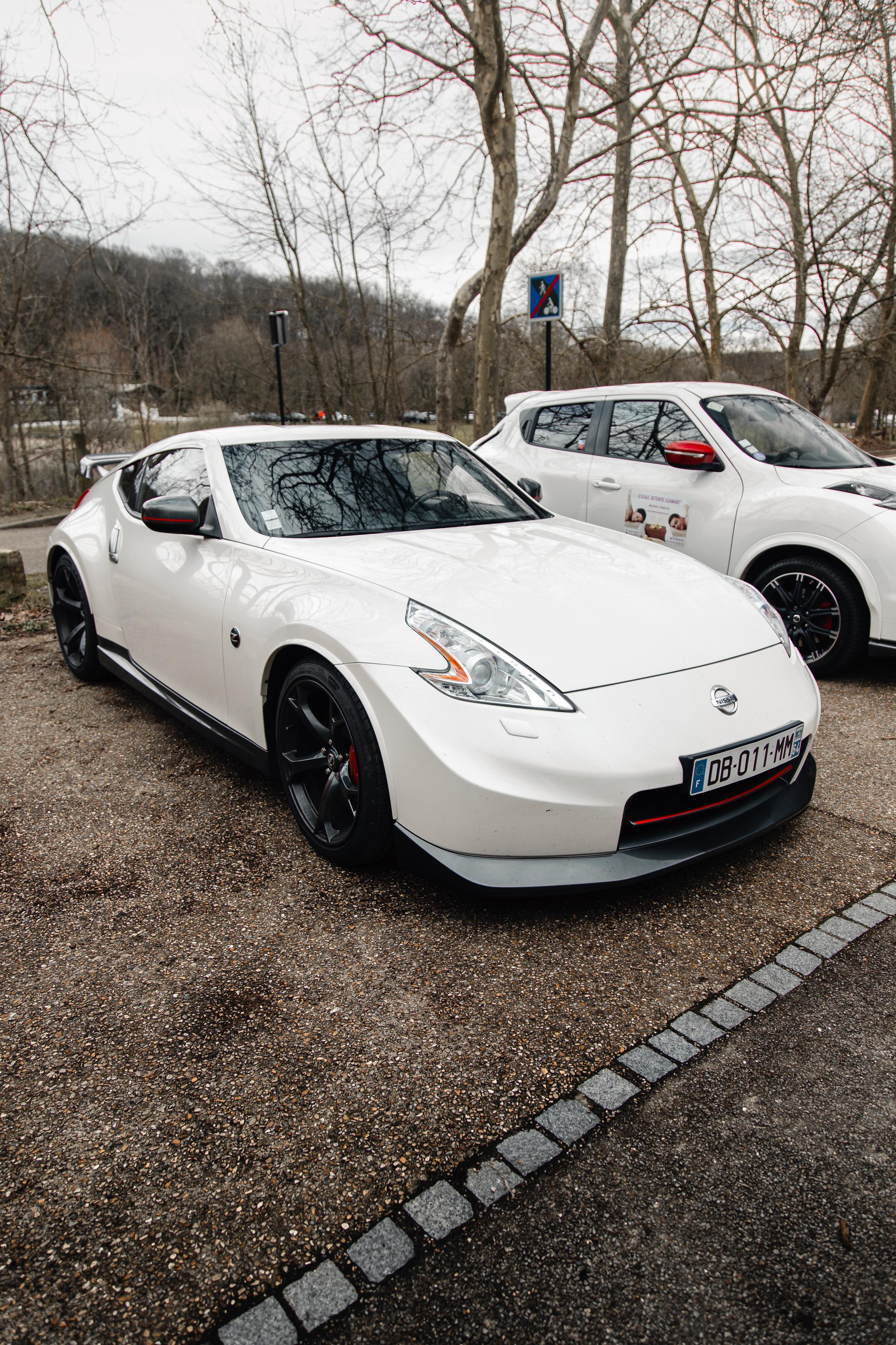 Nissan Meudon. Photographe de voitures à Paris — Vitalii Motruk