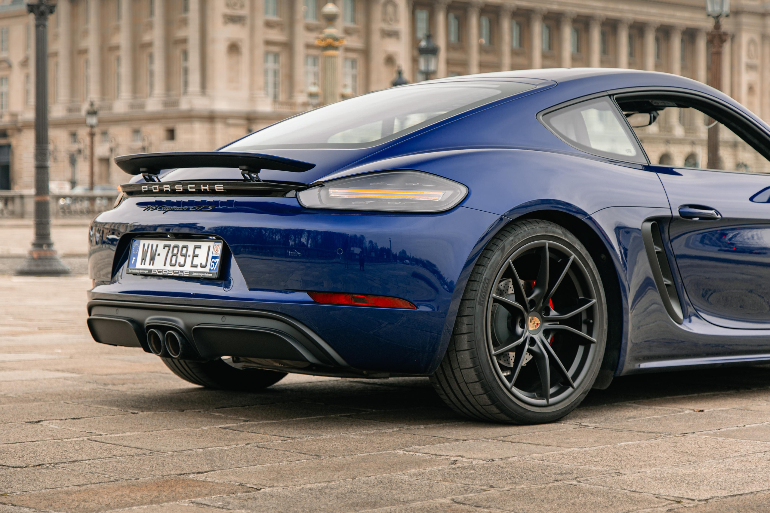 Porsche Cayman. Photographe de voitures à Paris — Vitalii Motruk