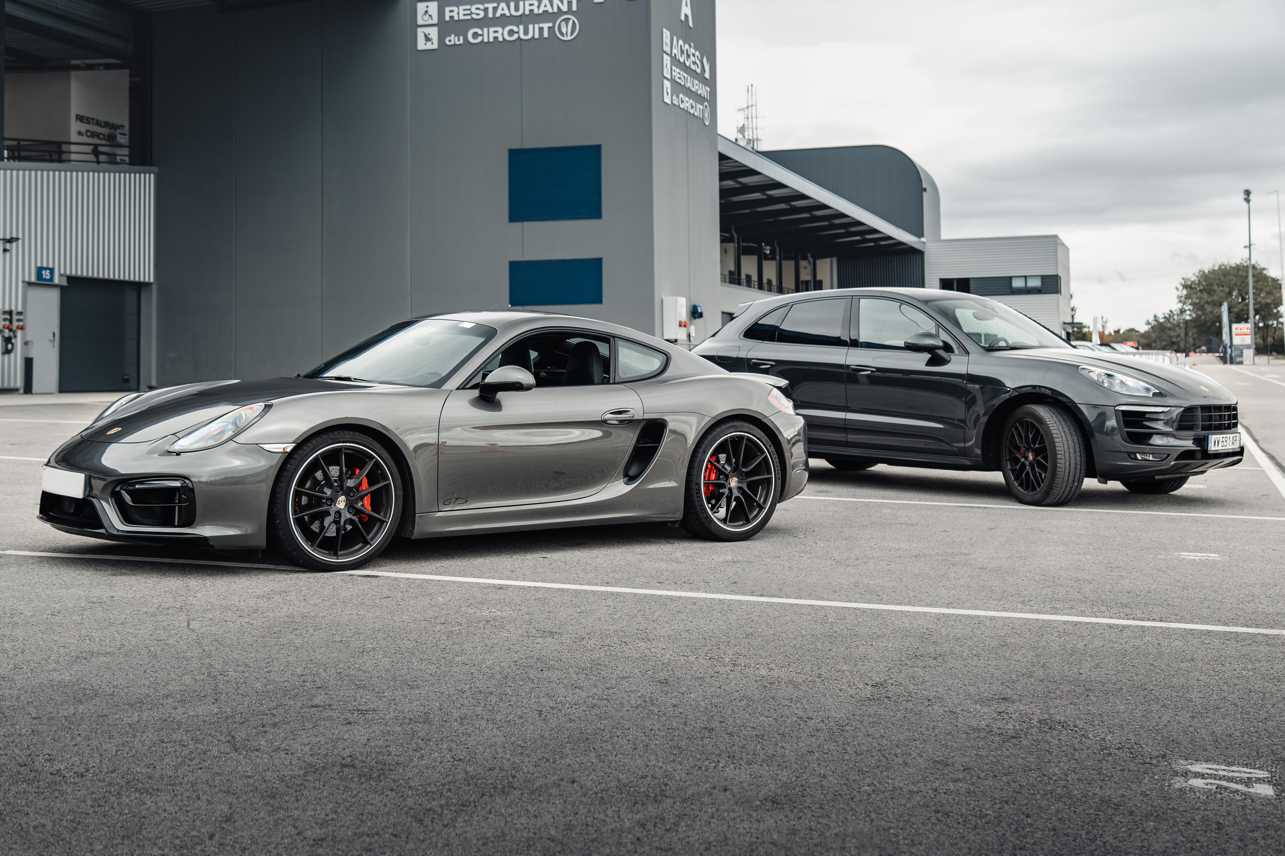 Porsche Cayman. Photographe de voitures à Paris — Vitalii Motruk