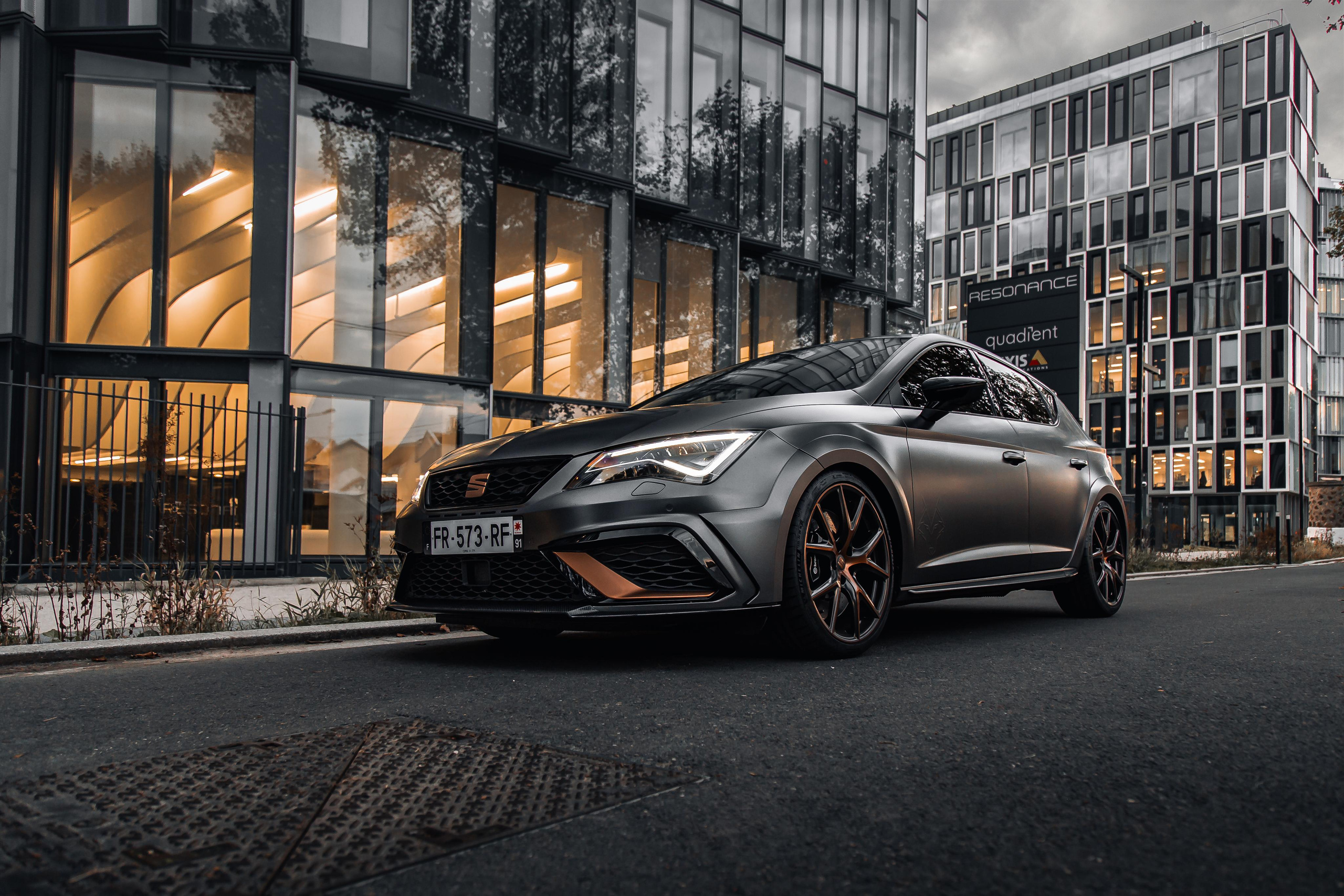 Seat Cupra R. Photographer in Paris — Vitalii Motruk