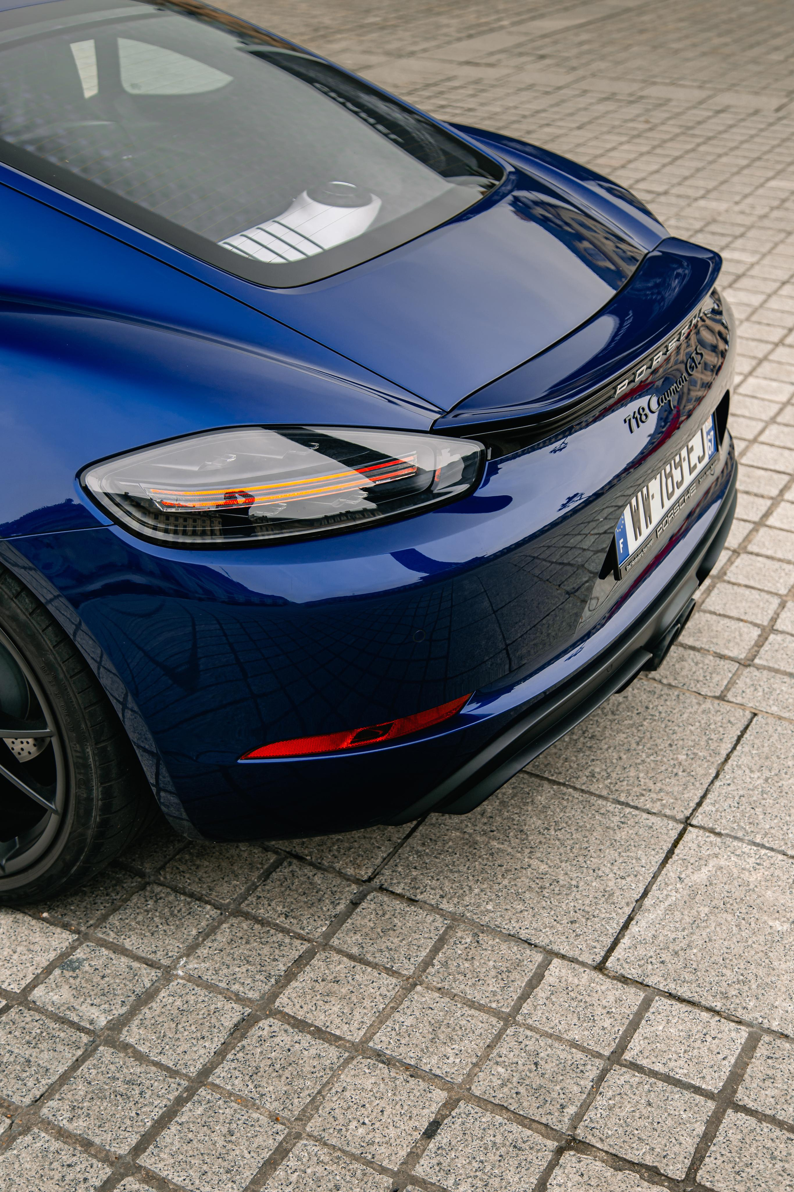 Porsche Cayman. Photographe de voitures à Paris — Vitalii Motruk