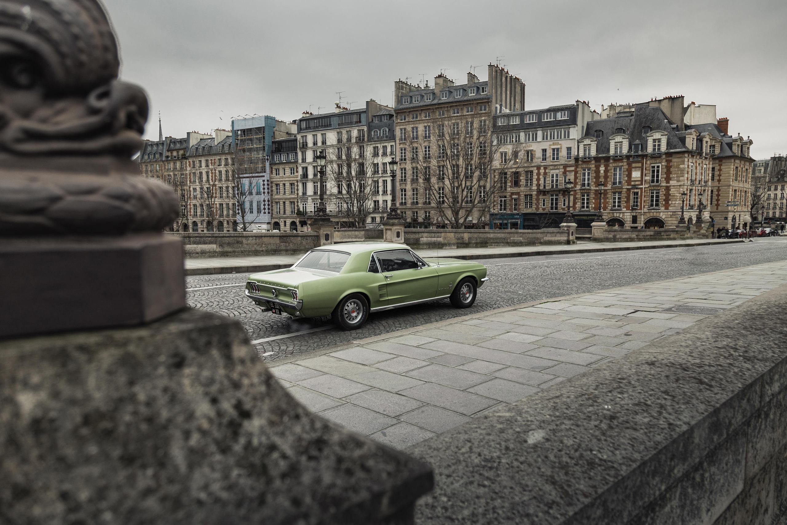 Ford Mustang '67. Photographe de voitures à Paris — Vitalii Motruk