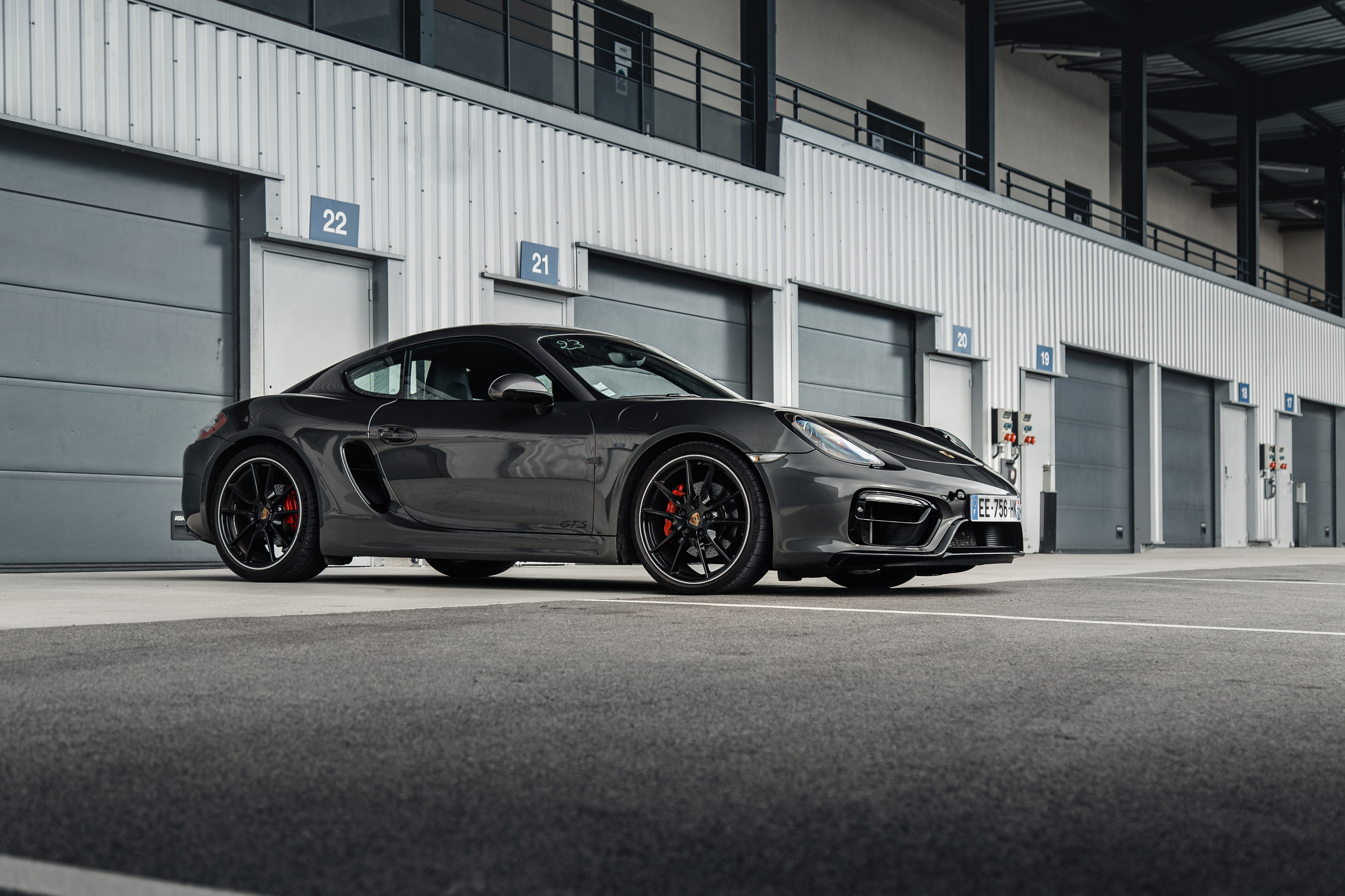 Porsche Cayman. Photographe de voitures à Paris — Vitalii Motruk