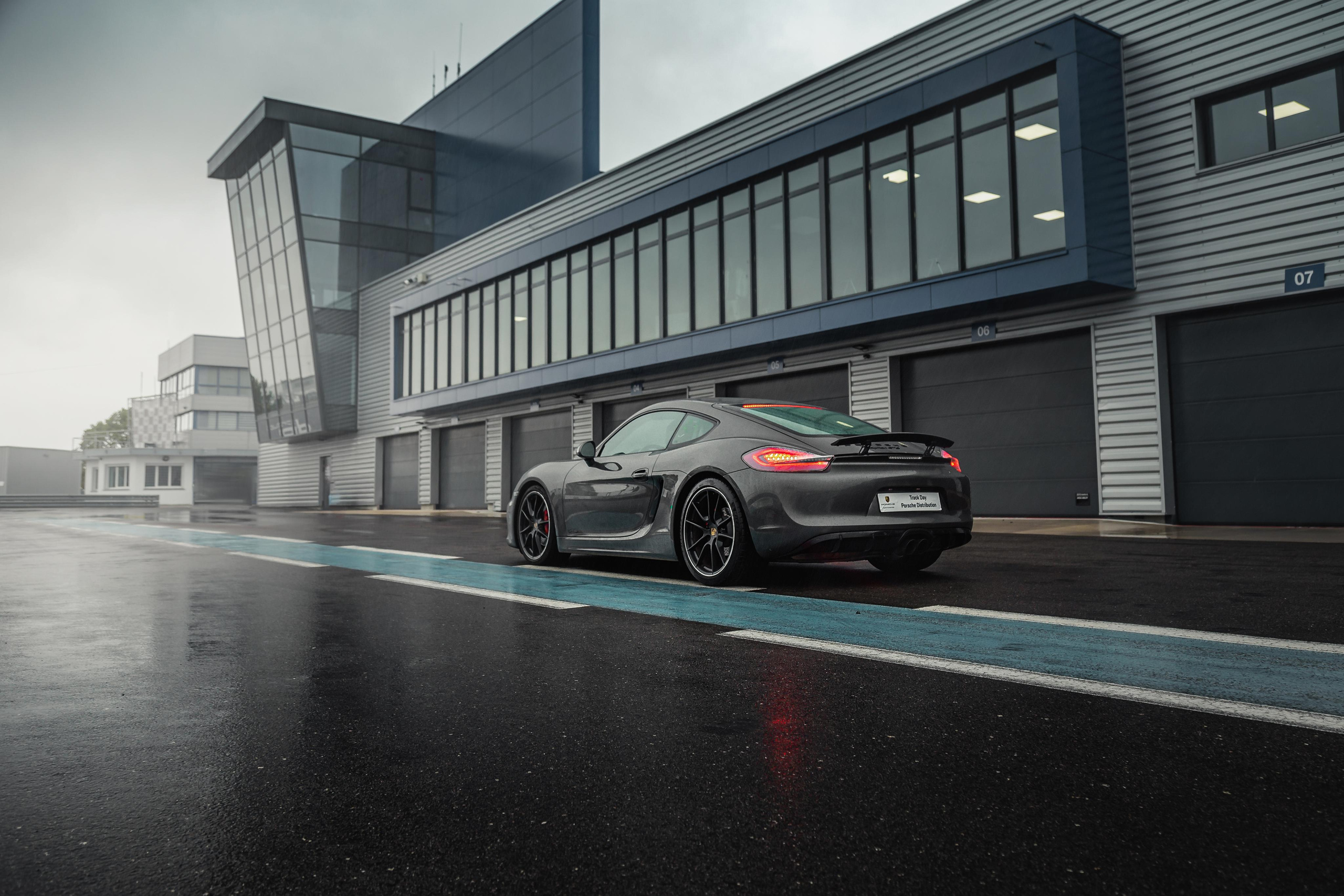 Porsche Cayman. Photographe de voitures à Paris — Vitalii Motruk