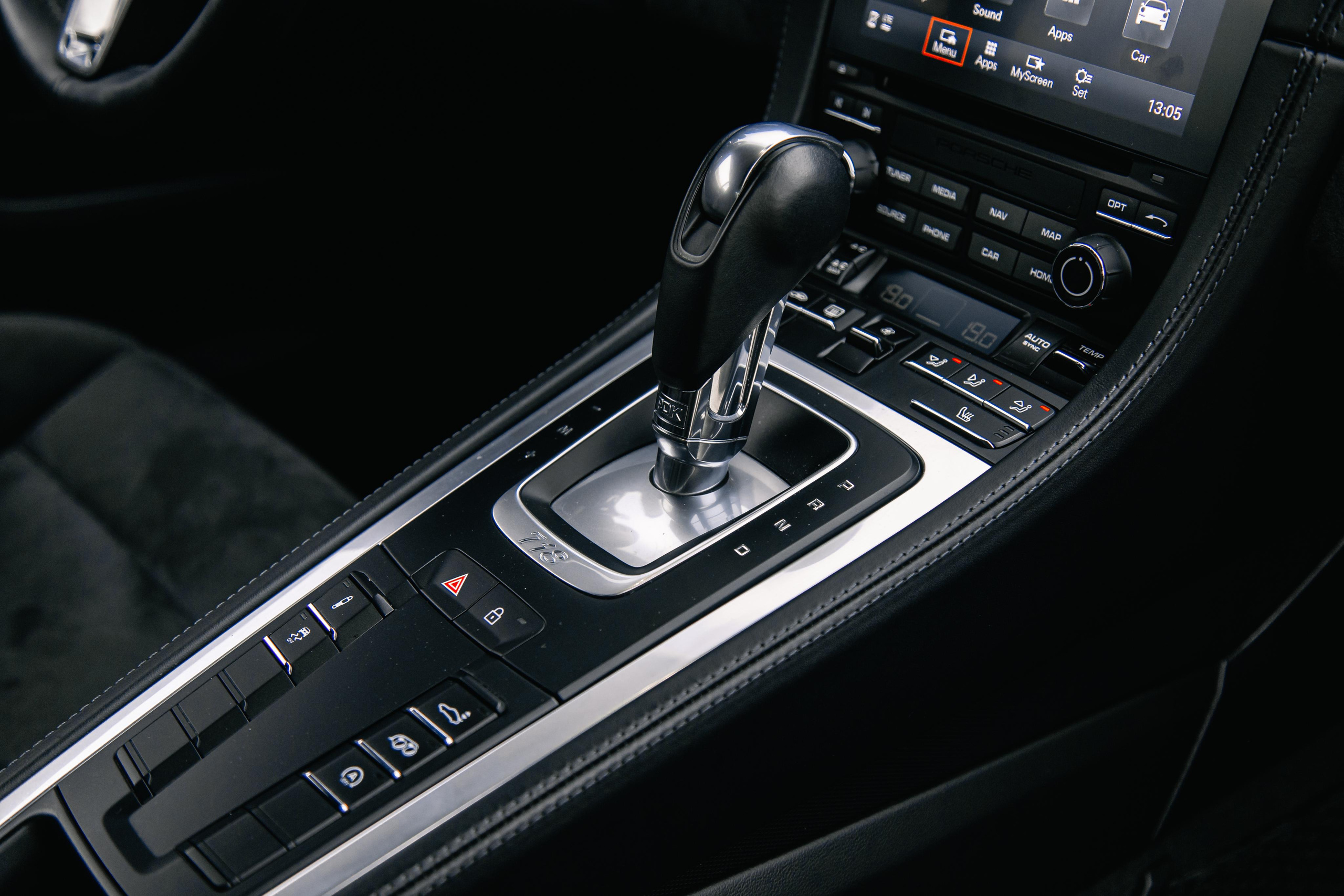 Porsche Cayman. Photographe de voitures à Paris — Vitalii Motruk