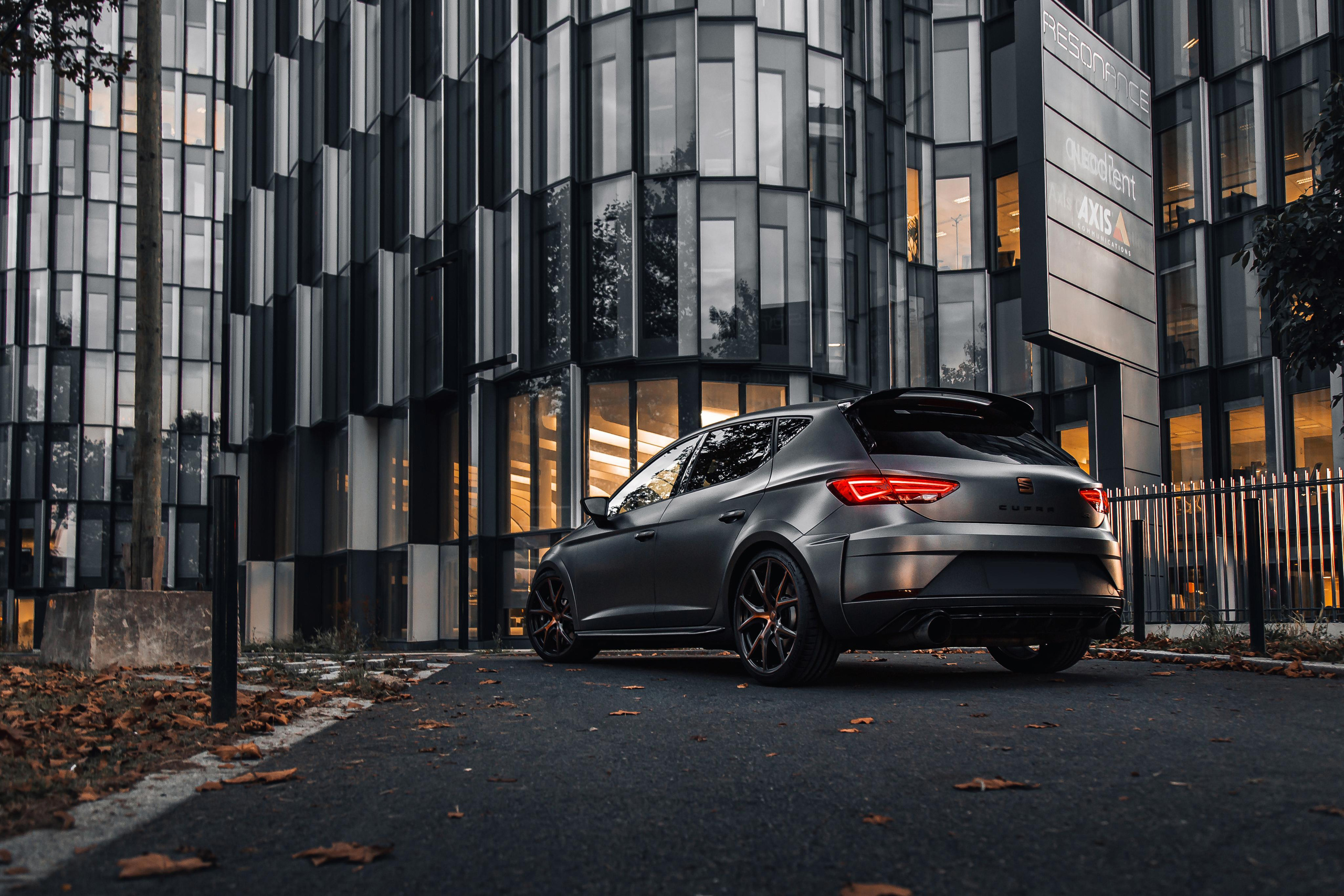 Seat Cupra R. Photographer in Paris — Vitalii Motruk