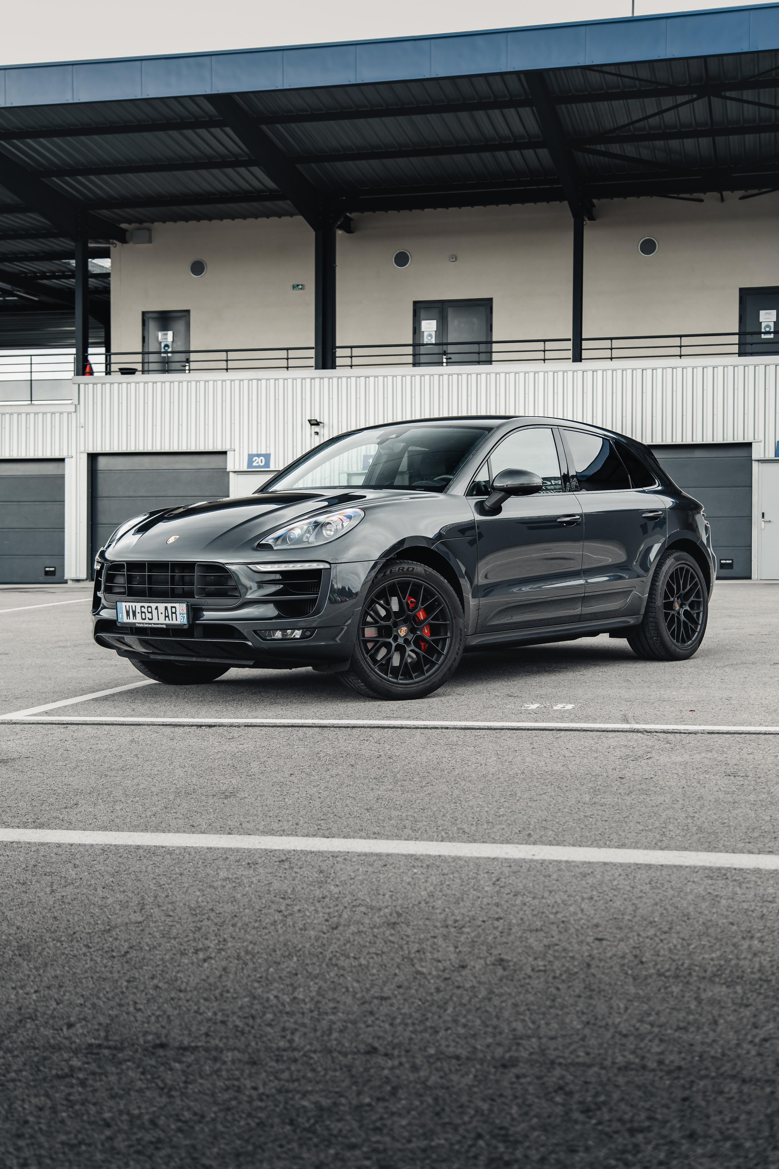 Porsche Cayman. Photographe de voitures à Paris — Vitalii Motruk