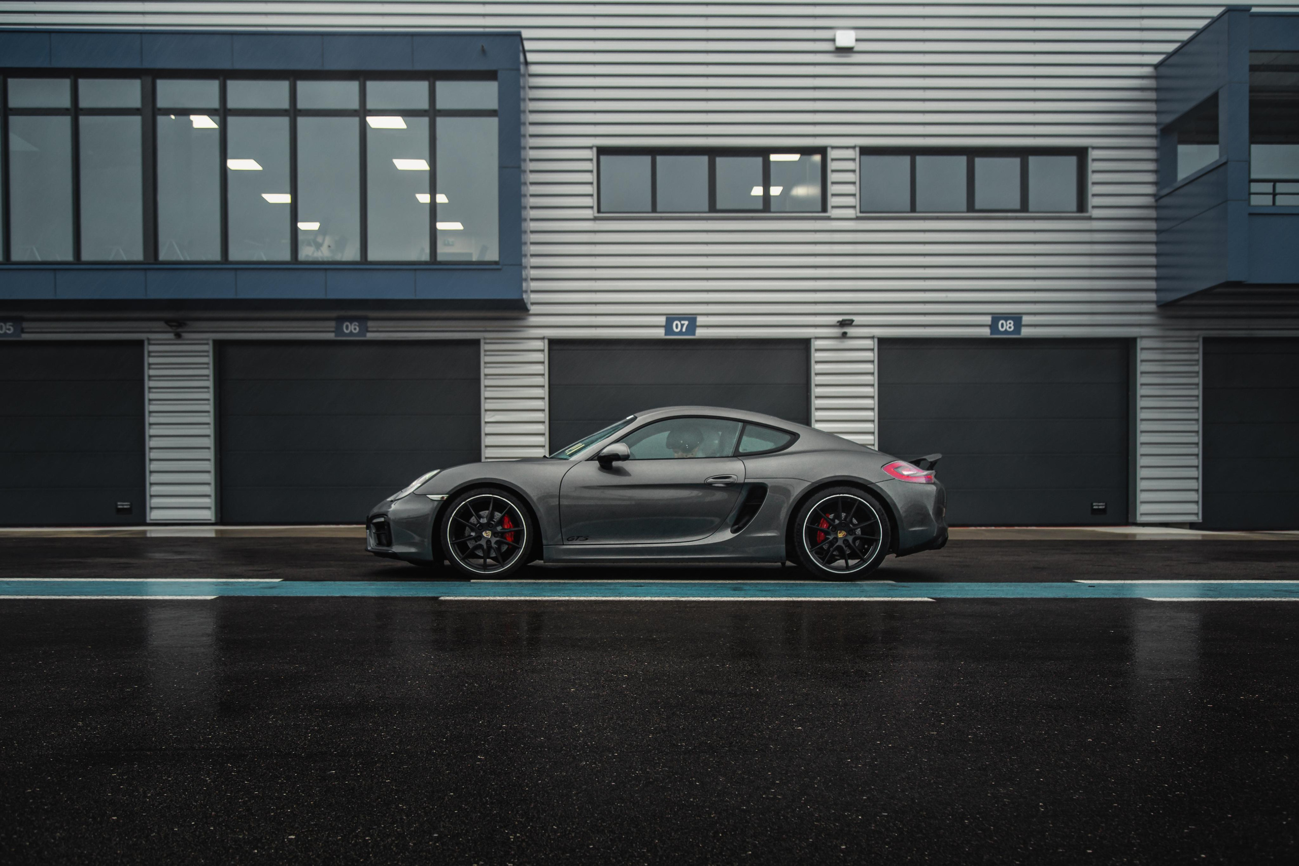 Porsche Cayman. Photographe de voitures à Paris — Vitalii Motruk