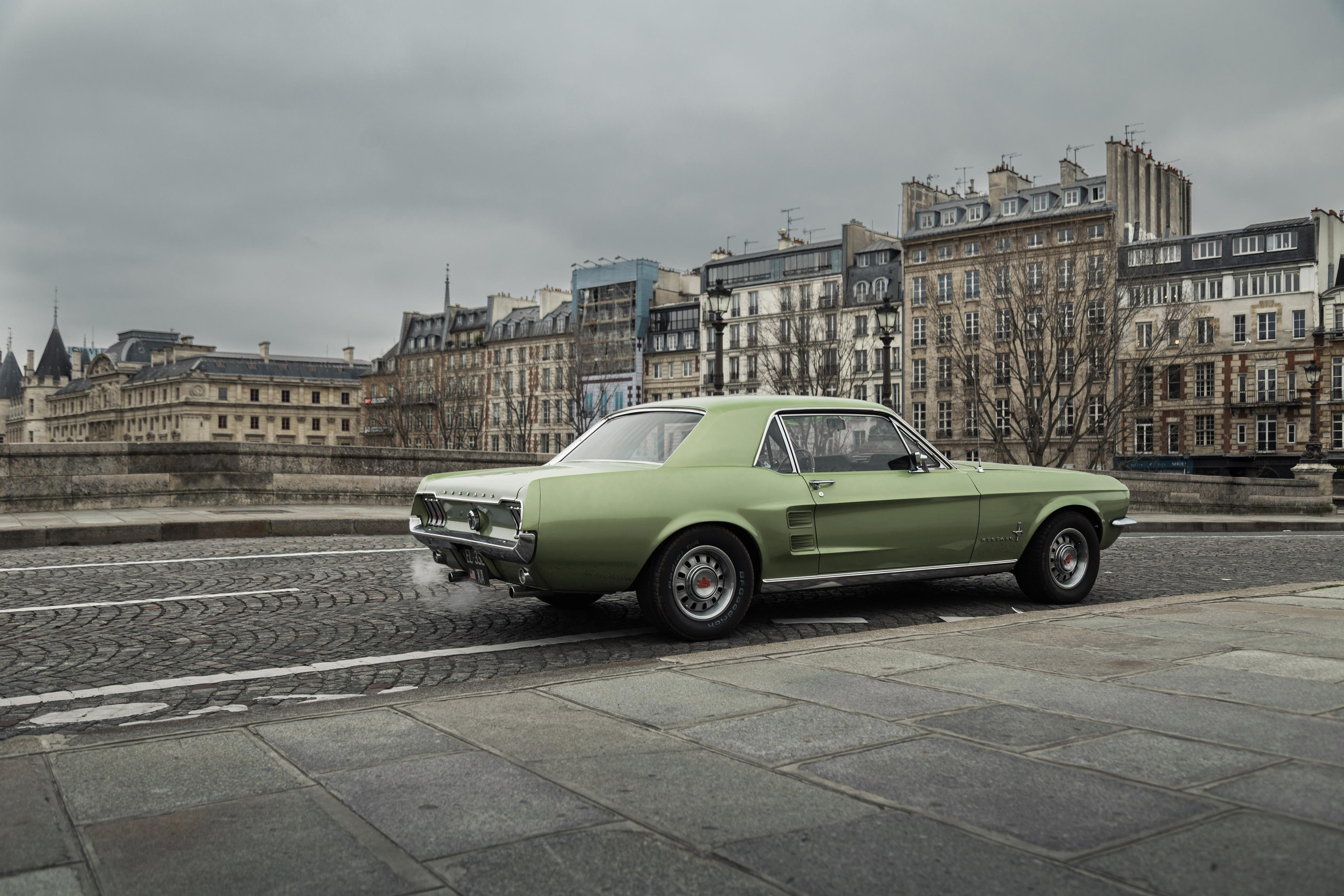 Ford Mustang '67. Photographe de voitures à Paris — Vitalii Motruk