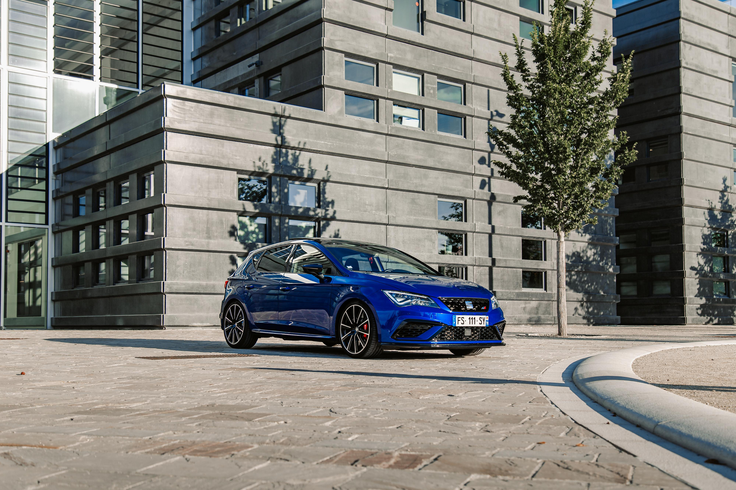 Seat Cupra. Photographer in Paris — Vitalii Motruk