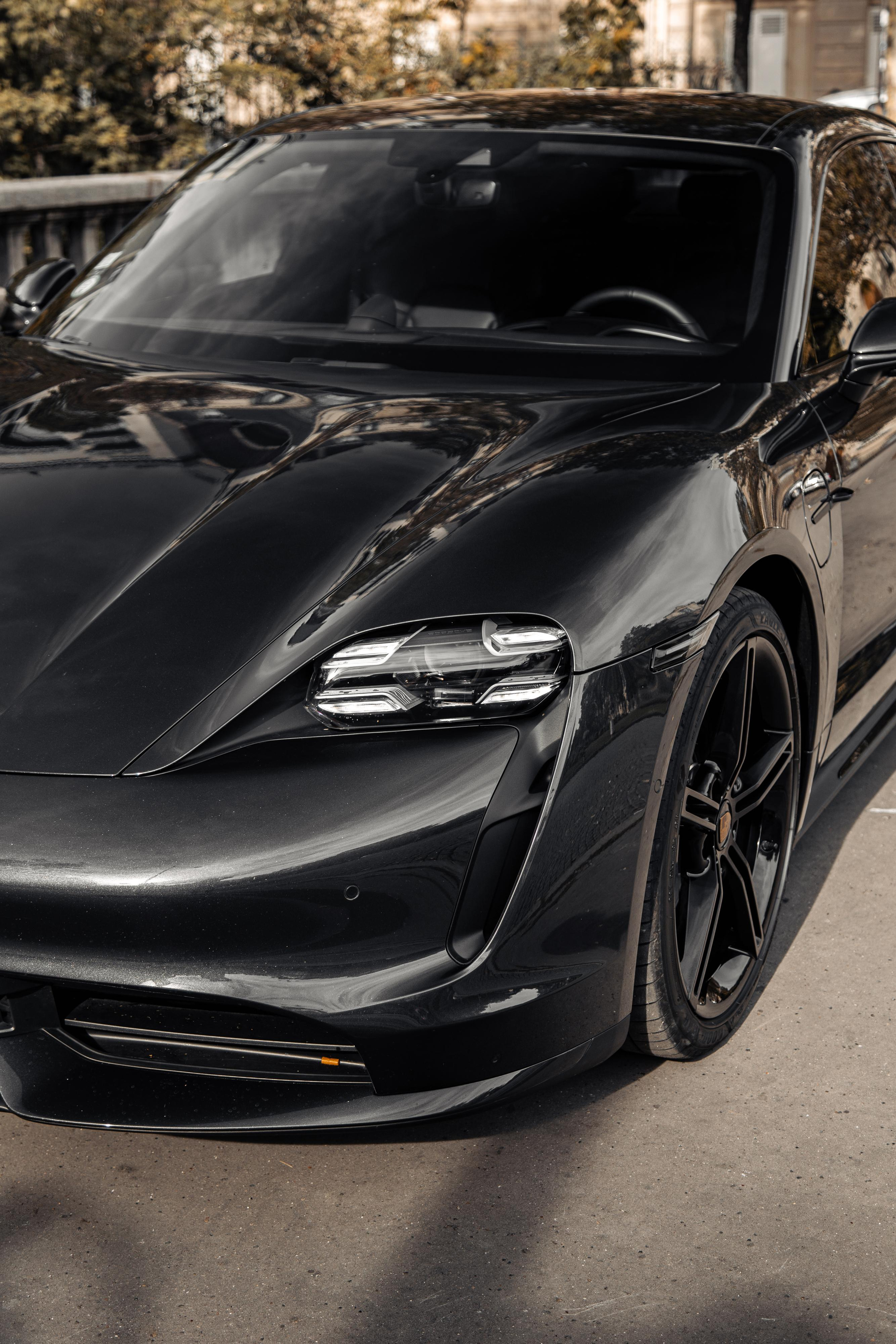 Porsche Taycan Turbo. Photographer in Paris — Vitalii Motruk