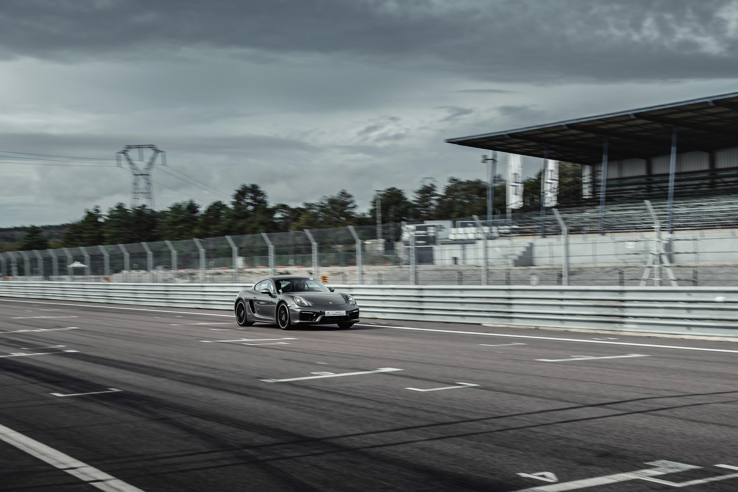 Porsche Cayman. Photographe de voitures à Paris — Vitalii Motruk