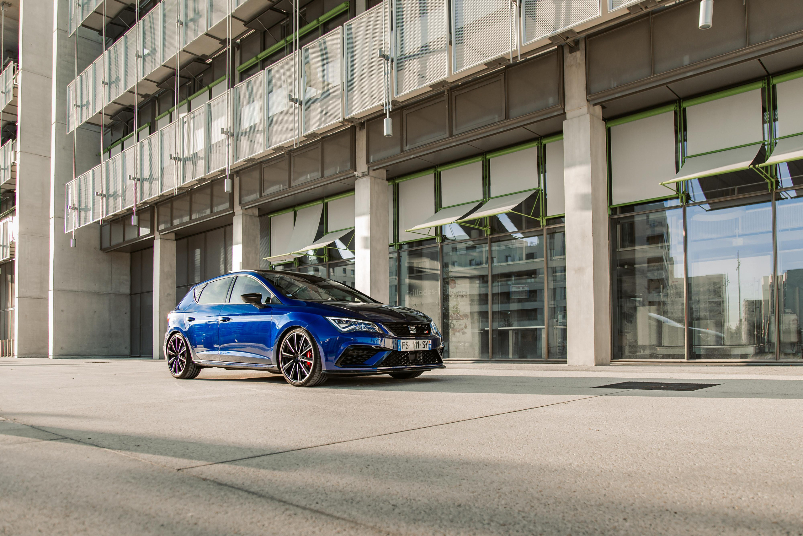 Seat Cupra. Photographer in Paris — Vitalii Motruk