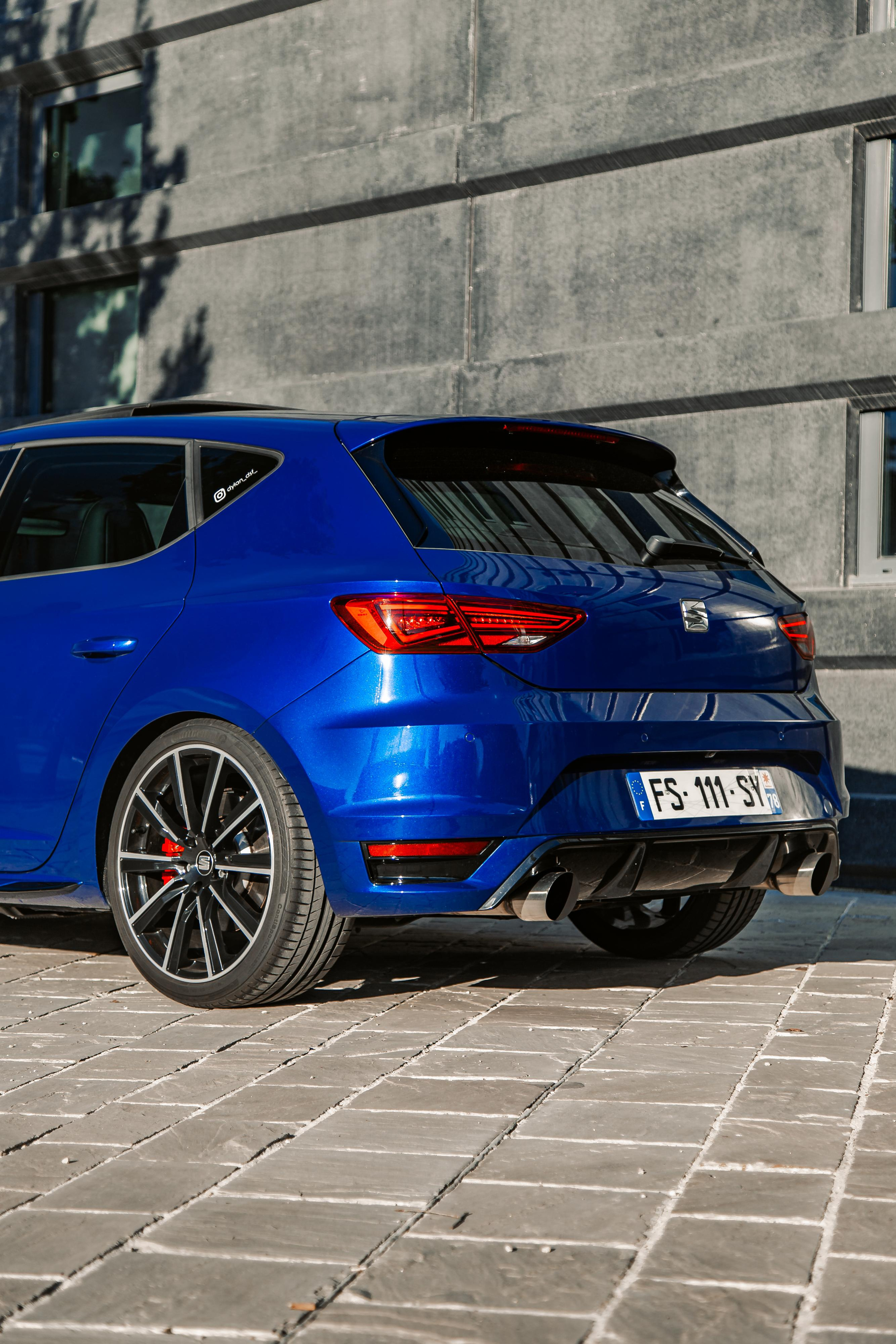 Seat Cupra. Photographer in Paris — Vitalii Motruk