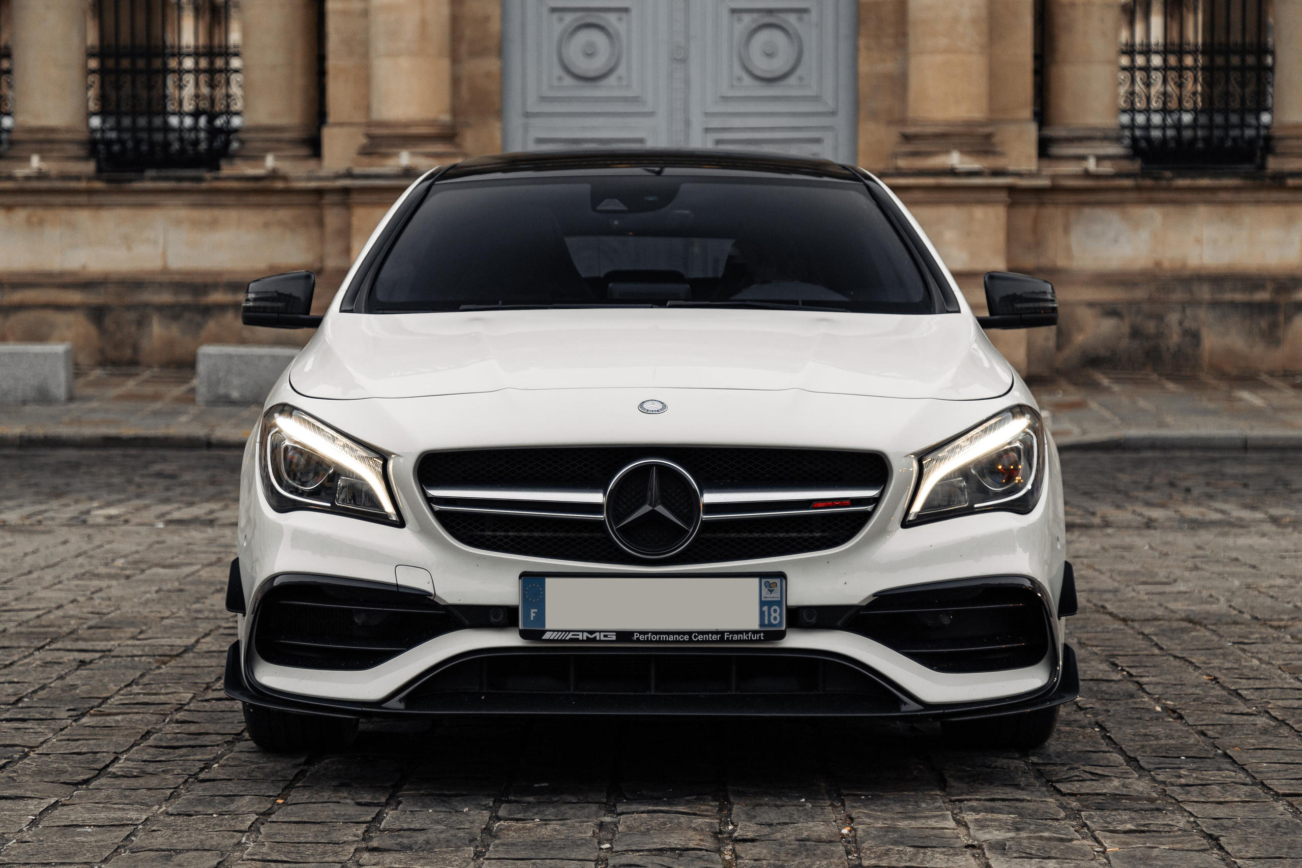 Mercedes-Benz CLA 45 AMG. Photographe de voitures à Paris — Vitalii Motruk