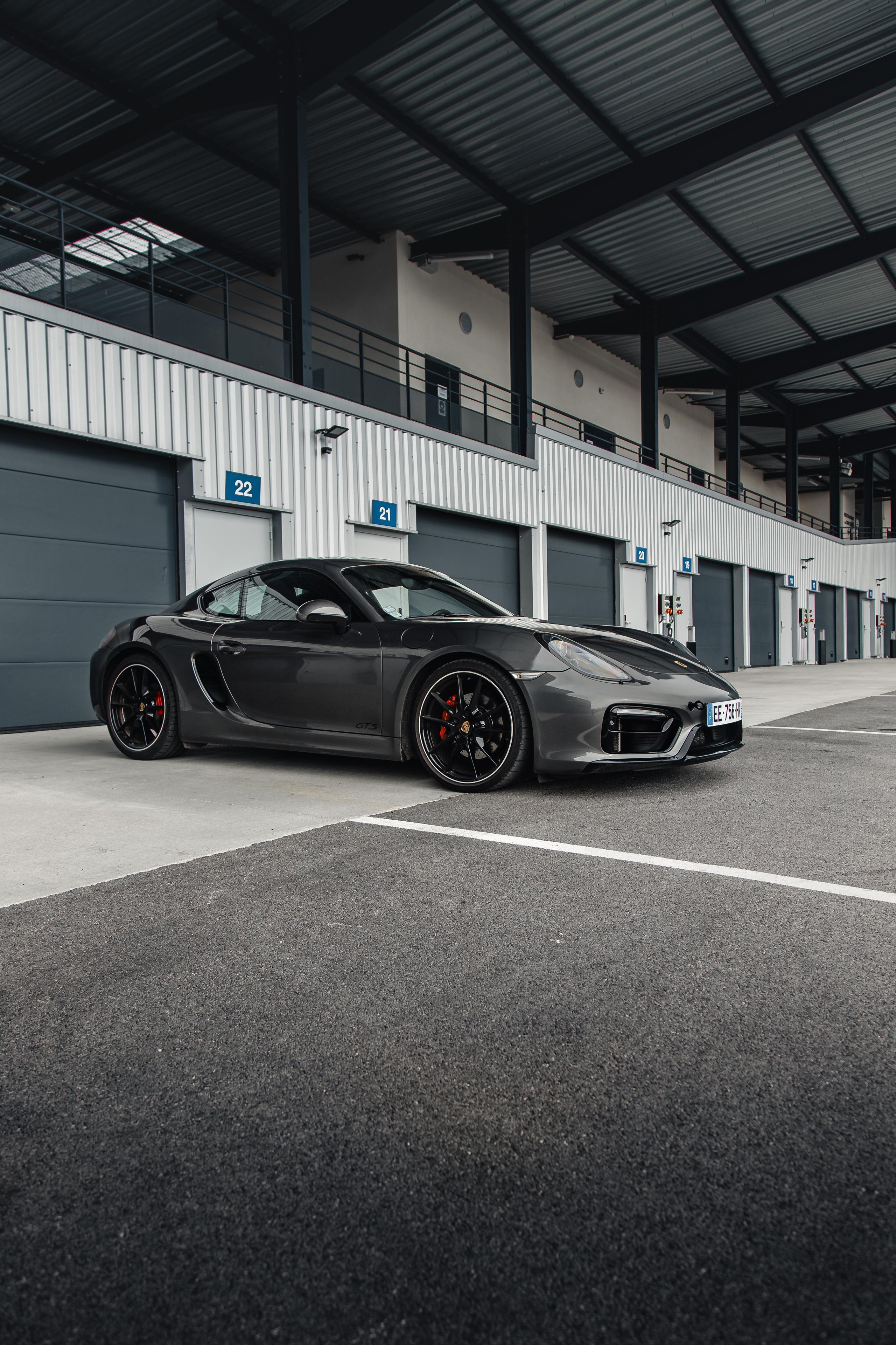 Porsche Cayman. Photographe de voitures à Paris — Vitalii Motruk
