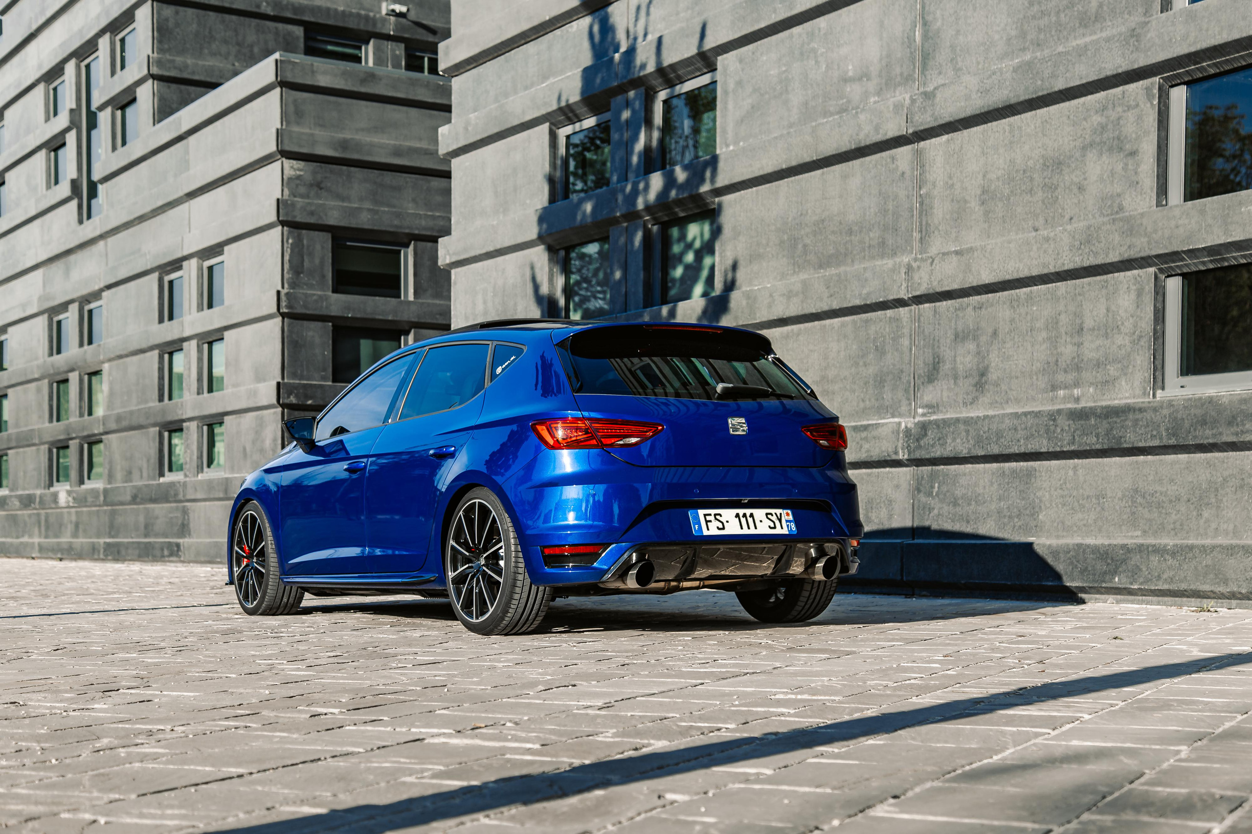 Seat Cupra. Photographer in Paris — Vitalii Motruk
