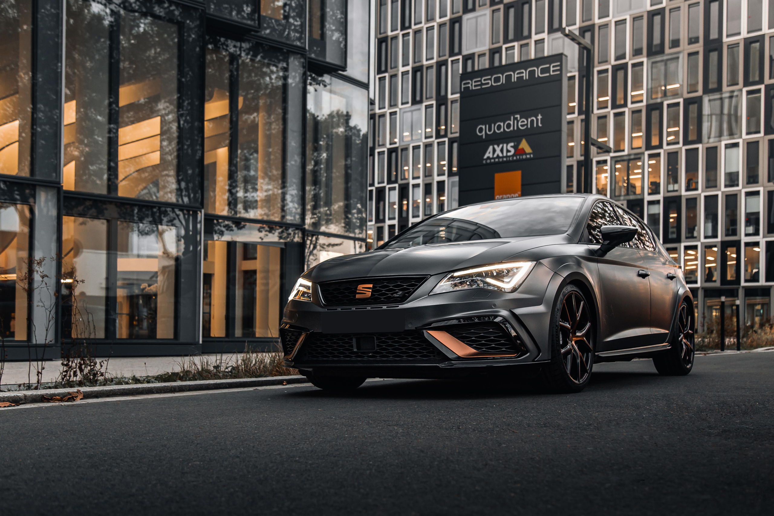 Seat Cupra R. Photographer in Paris — Vitalii Motruk