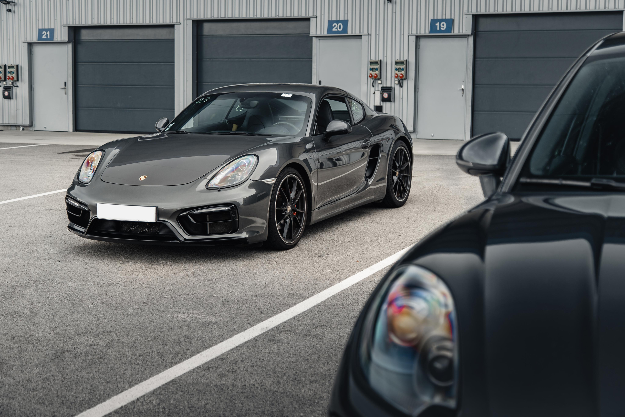 Porsche Cayman. Photographe de voitures à Paris — Vitalii Motruk