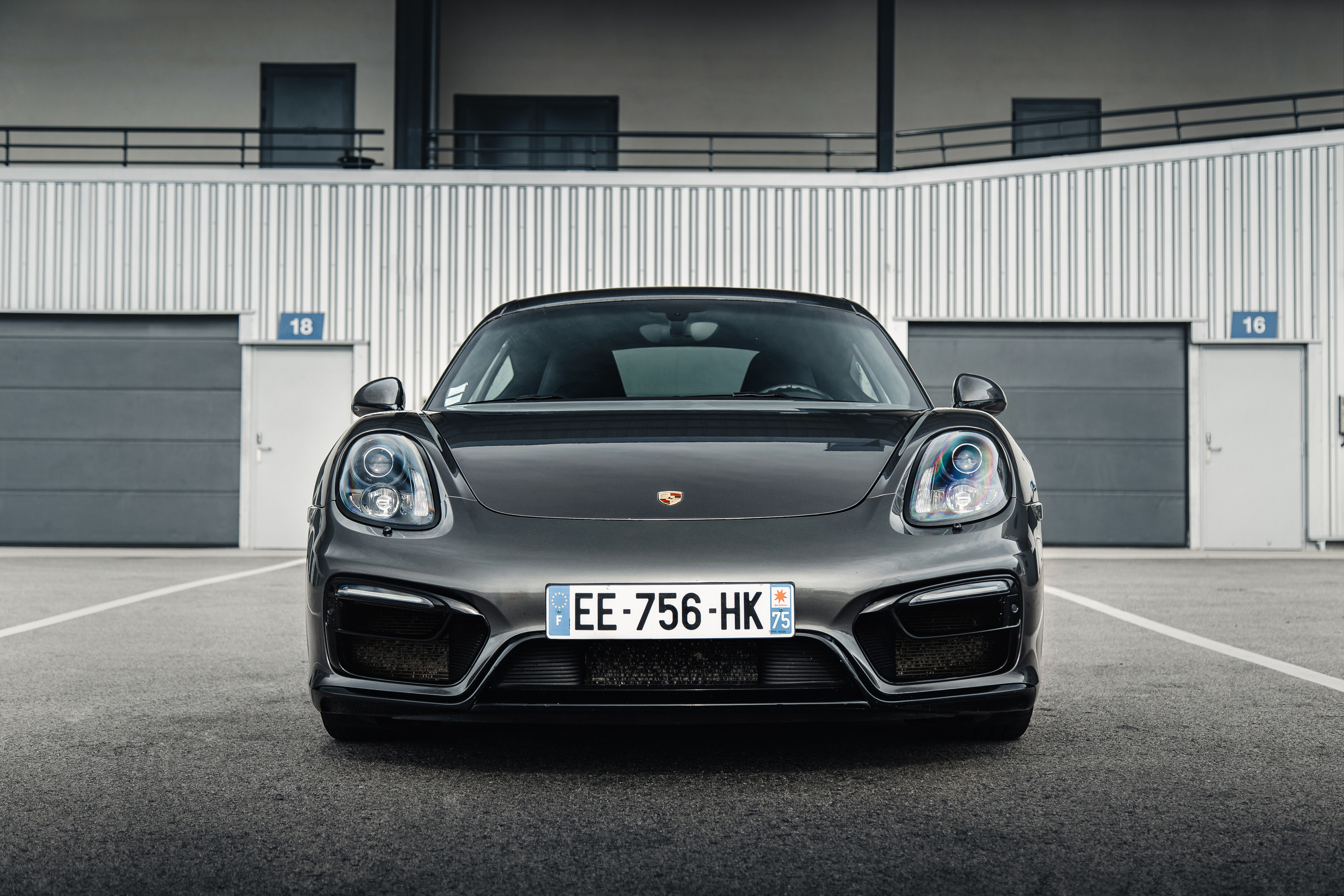 Porsche Cayman. Photographe de voitures à Paris — Vitalii Motruk