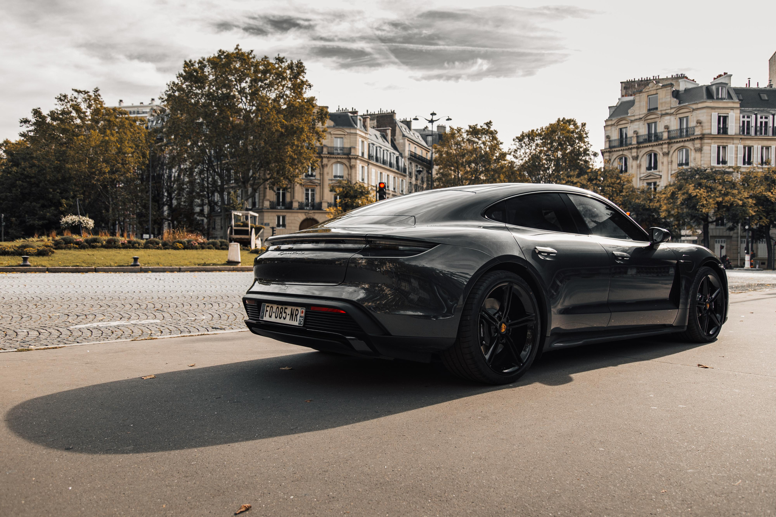 Porsche Taycan Turbo. Photographer in Paris — Vitalii Motruk