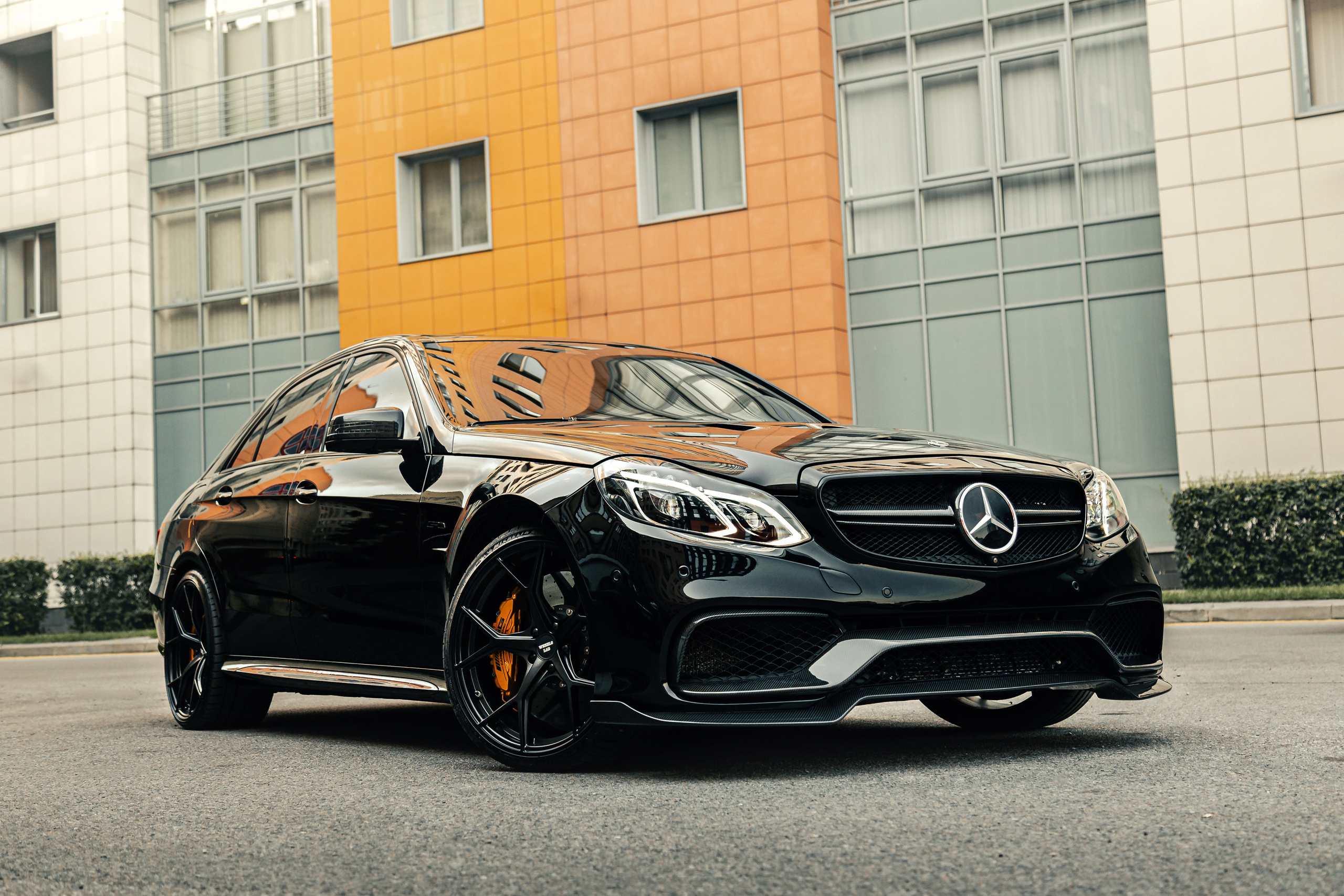 Mercedes-Benz E63 AMG. Photographe de voitures à Paris — Vitalii Motruk