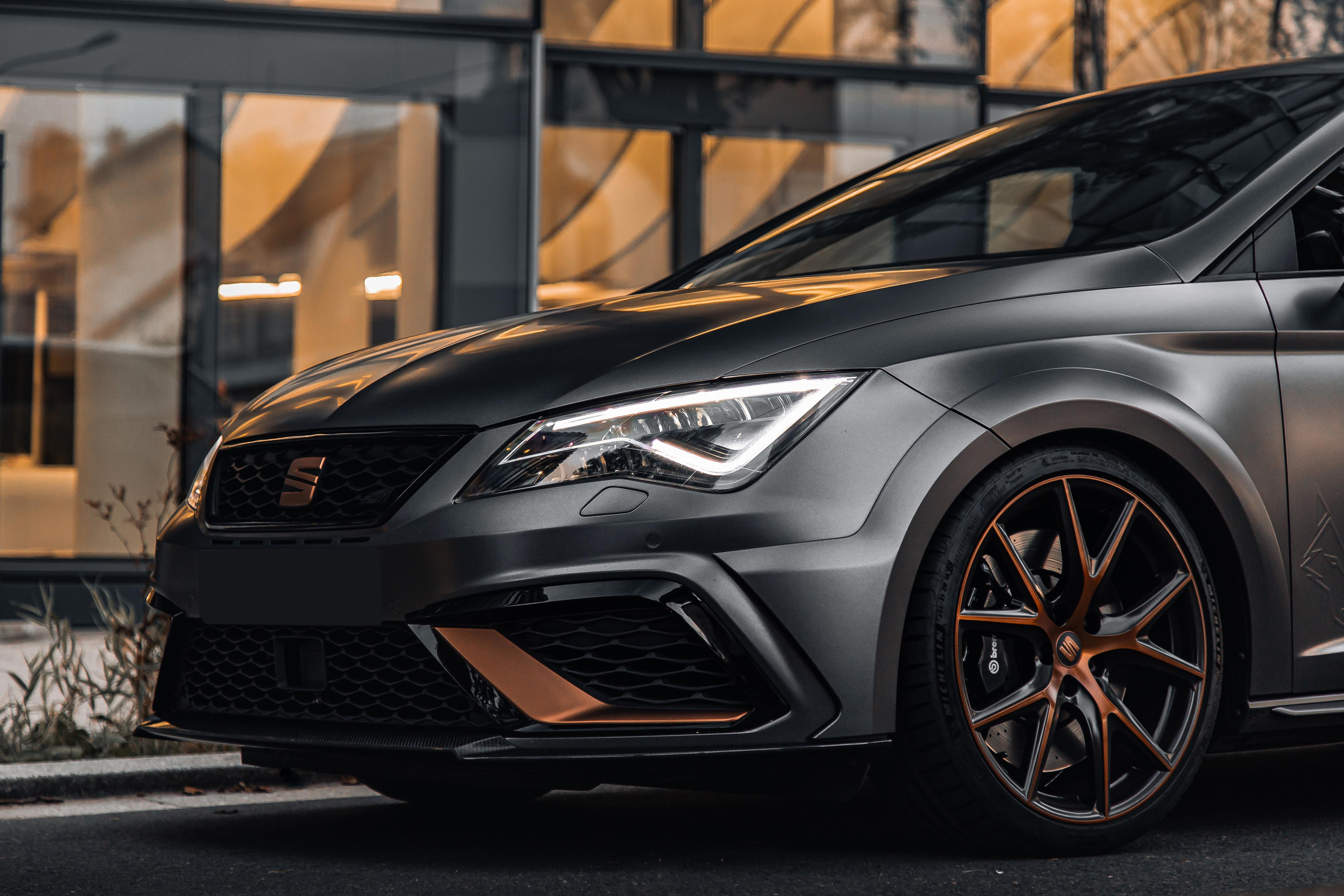 Seat Cupra R. Photographer in Paris — Vitalii Motruk