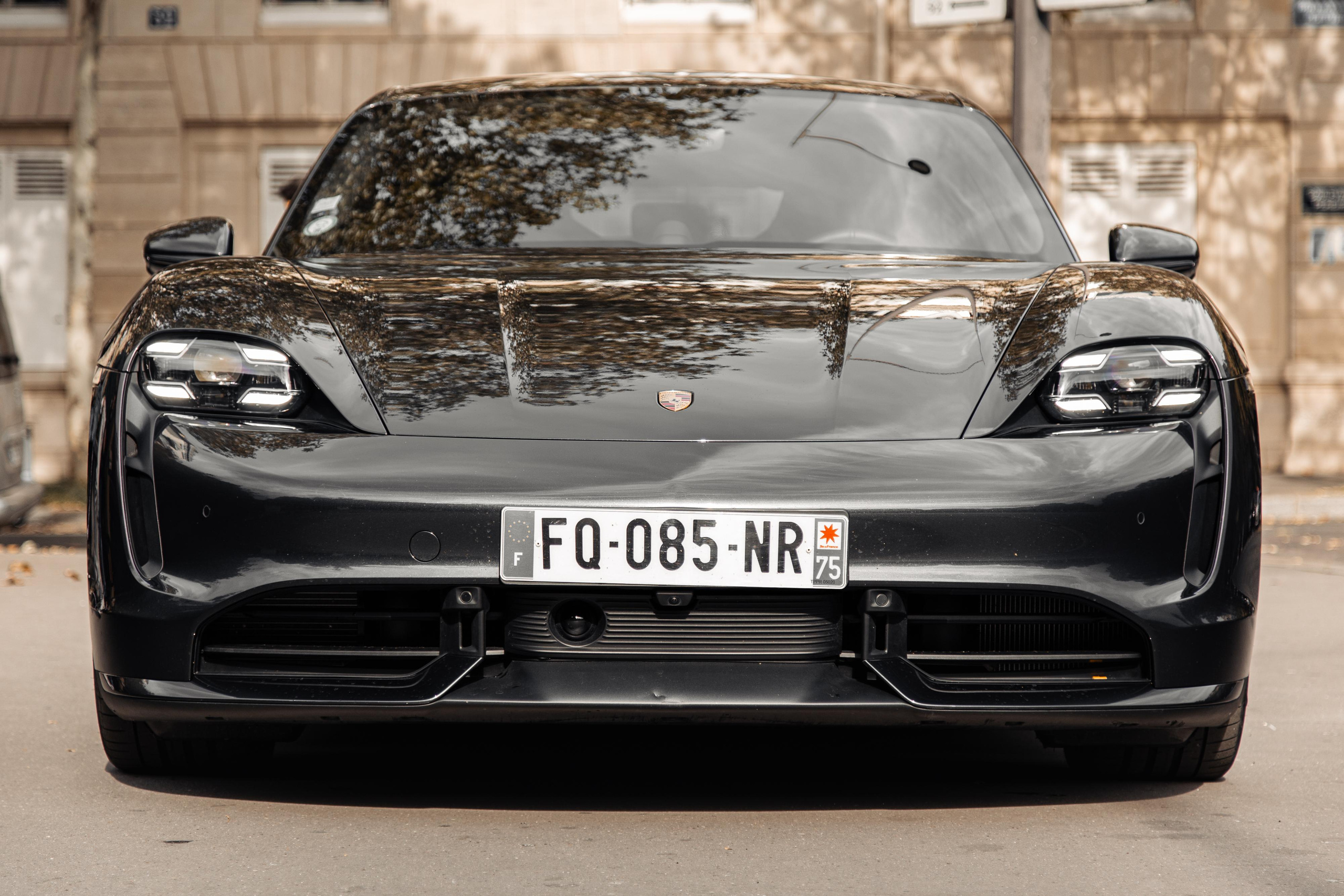 Porsche Taycan Turbo. Photographer in Paris — Vitalii Motruk