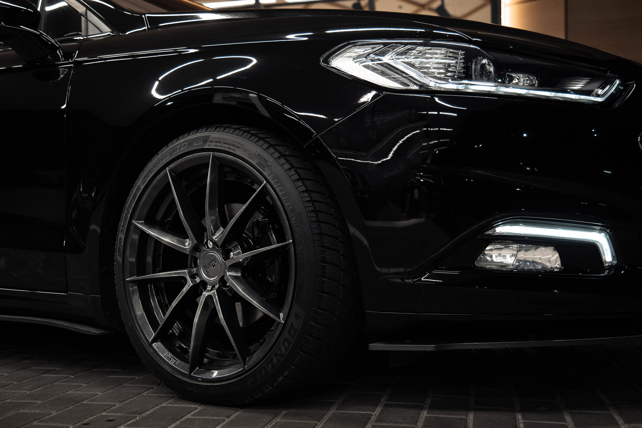 Ford Fusion. Photographe de voitures à Paris — Vitalii Motruk