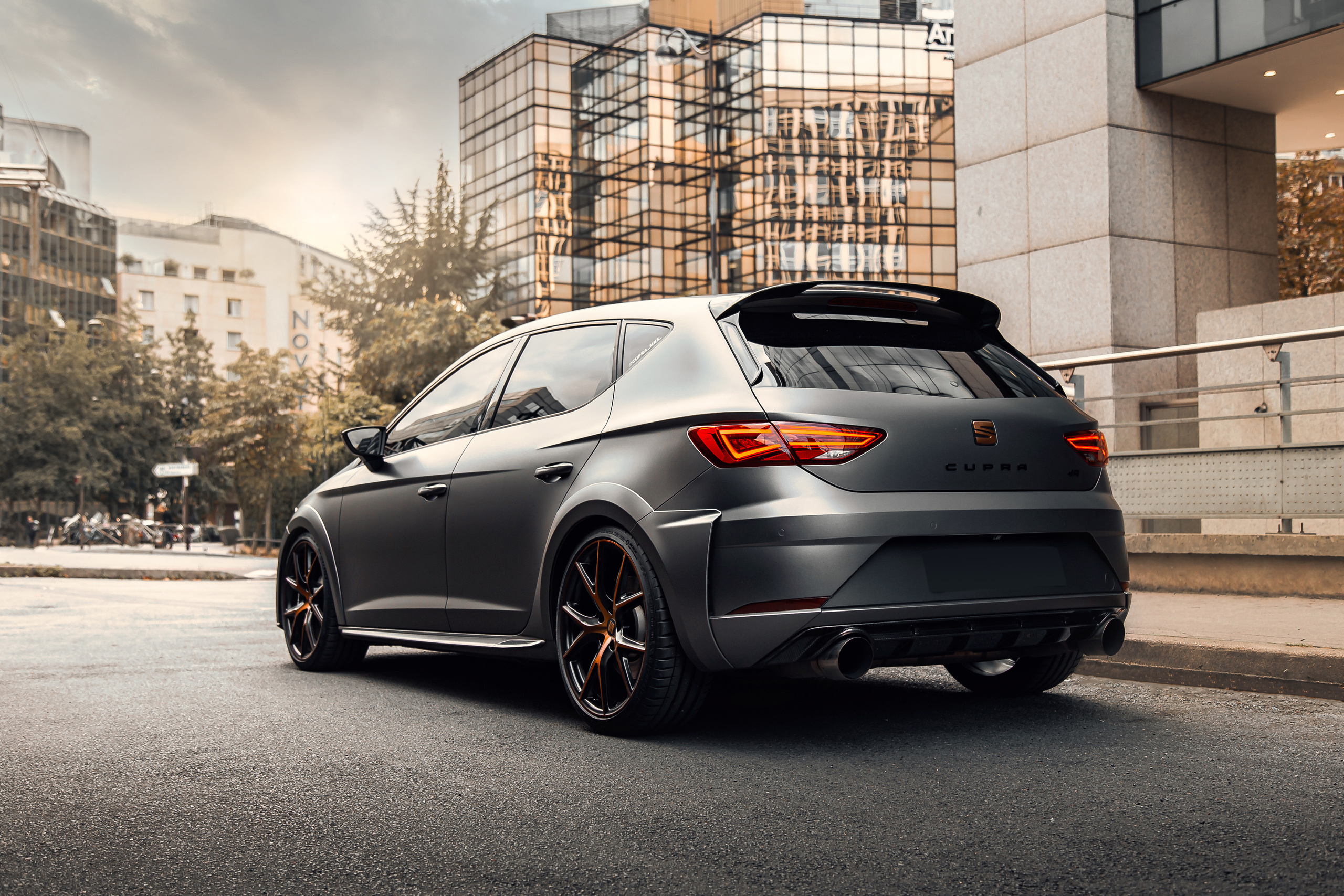 Seat Cupra R. Photographer in Paris — Vitalii Motruk