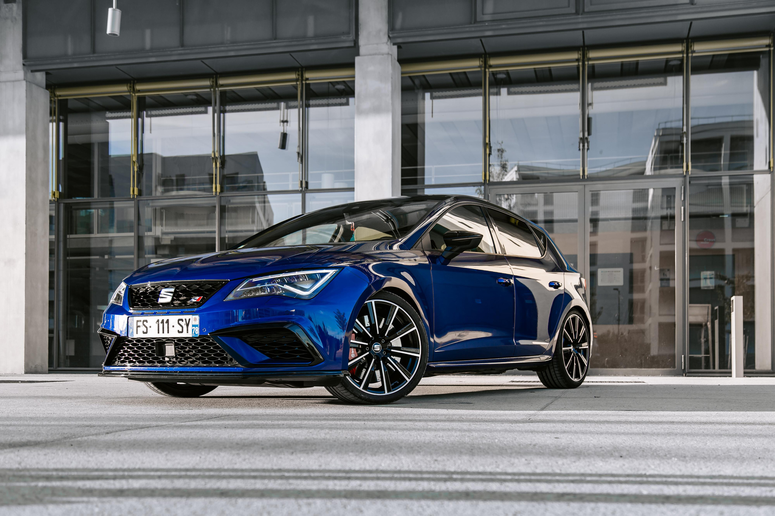 Seat Cupra. Photographer in Paris — Vitalii Motruk