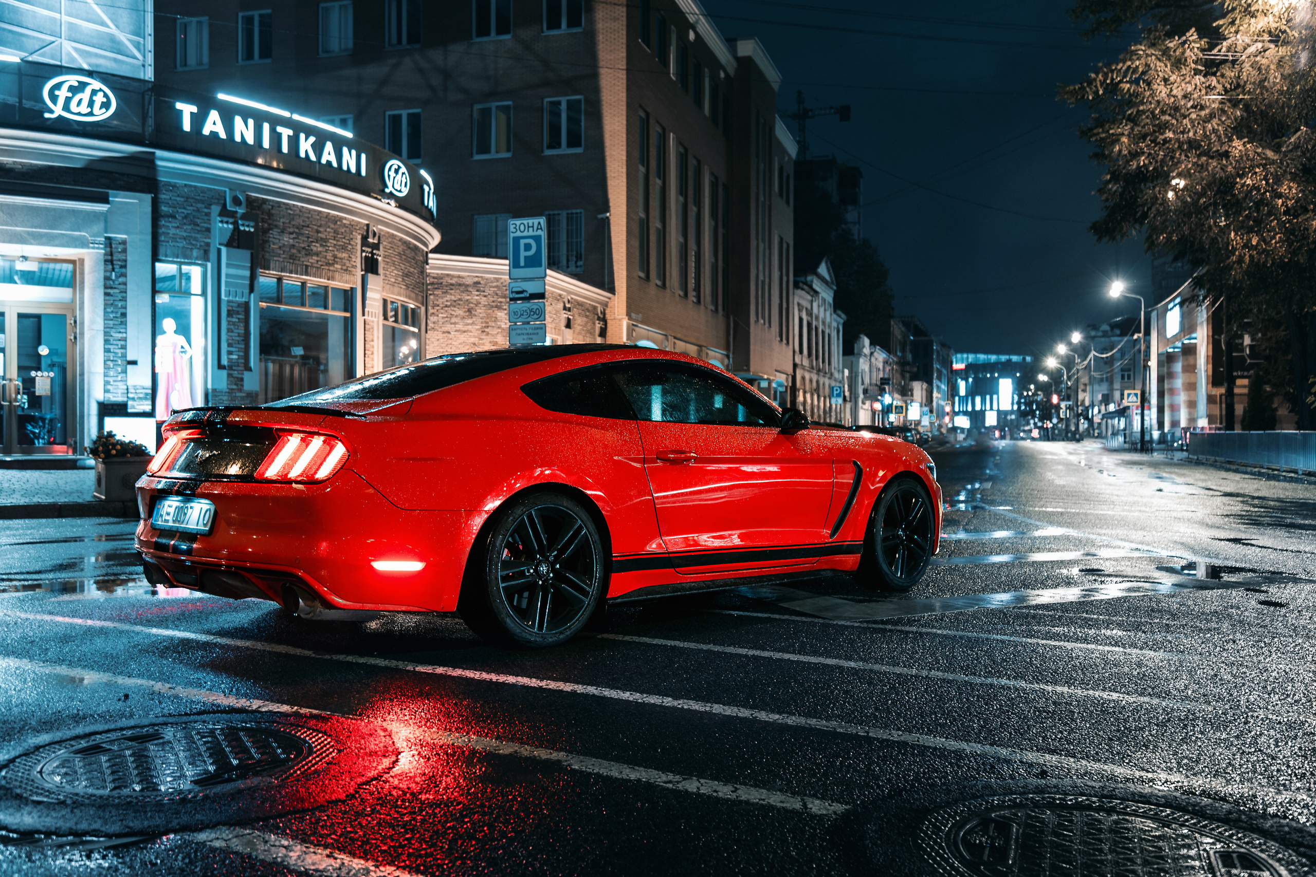 Ford Mustang. Photographer in Paris — Vitalii Motruk