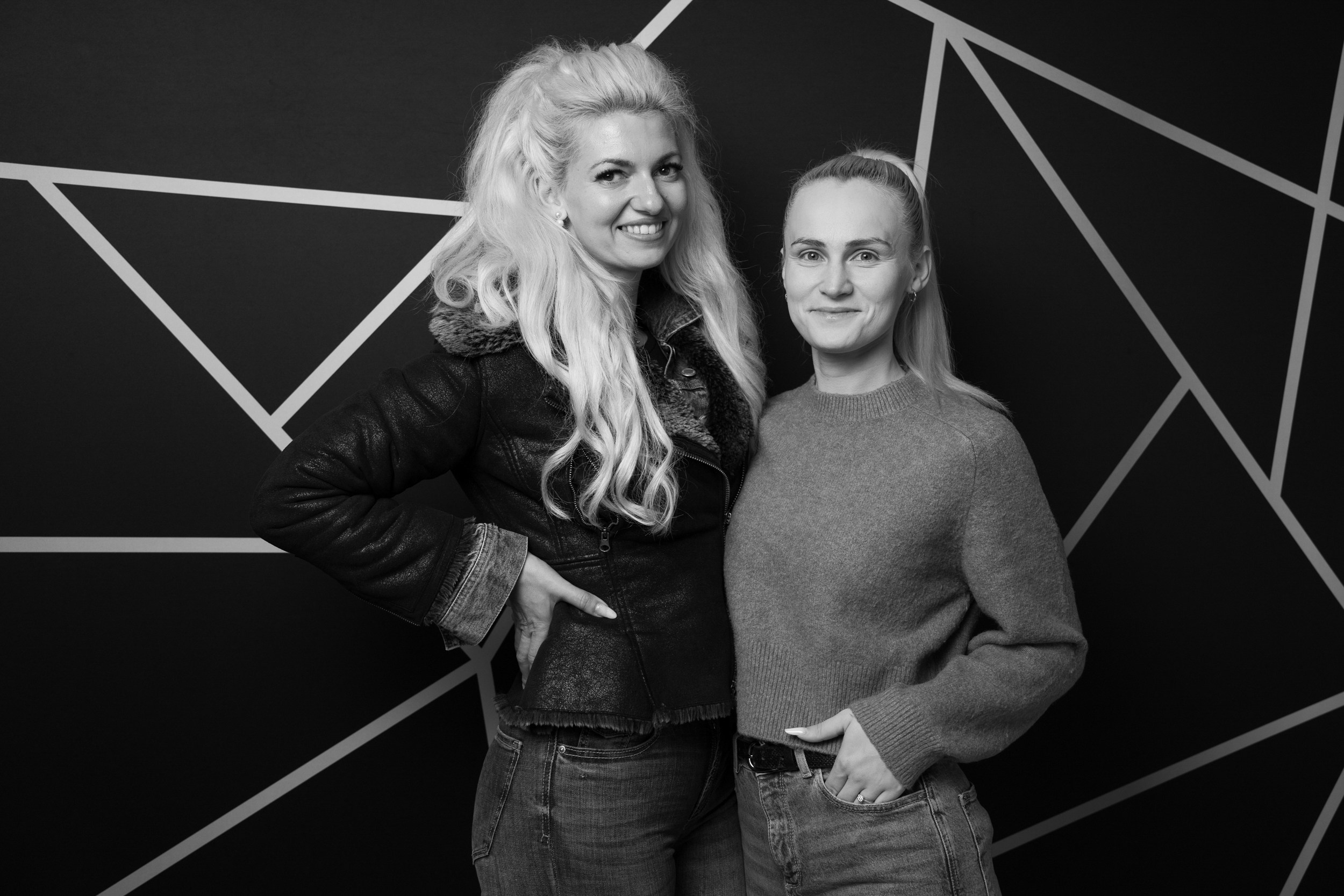 Portrete. STUDIO PORTRET — Portrete realizate cu lumină, timp și atenție. Un studio mobil dedicat fotografiei de portret