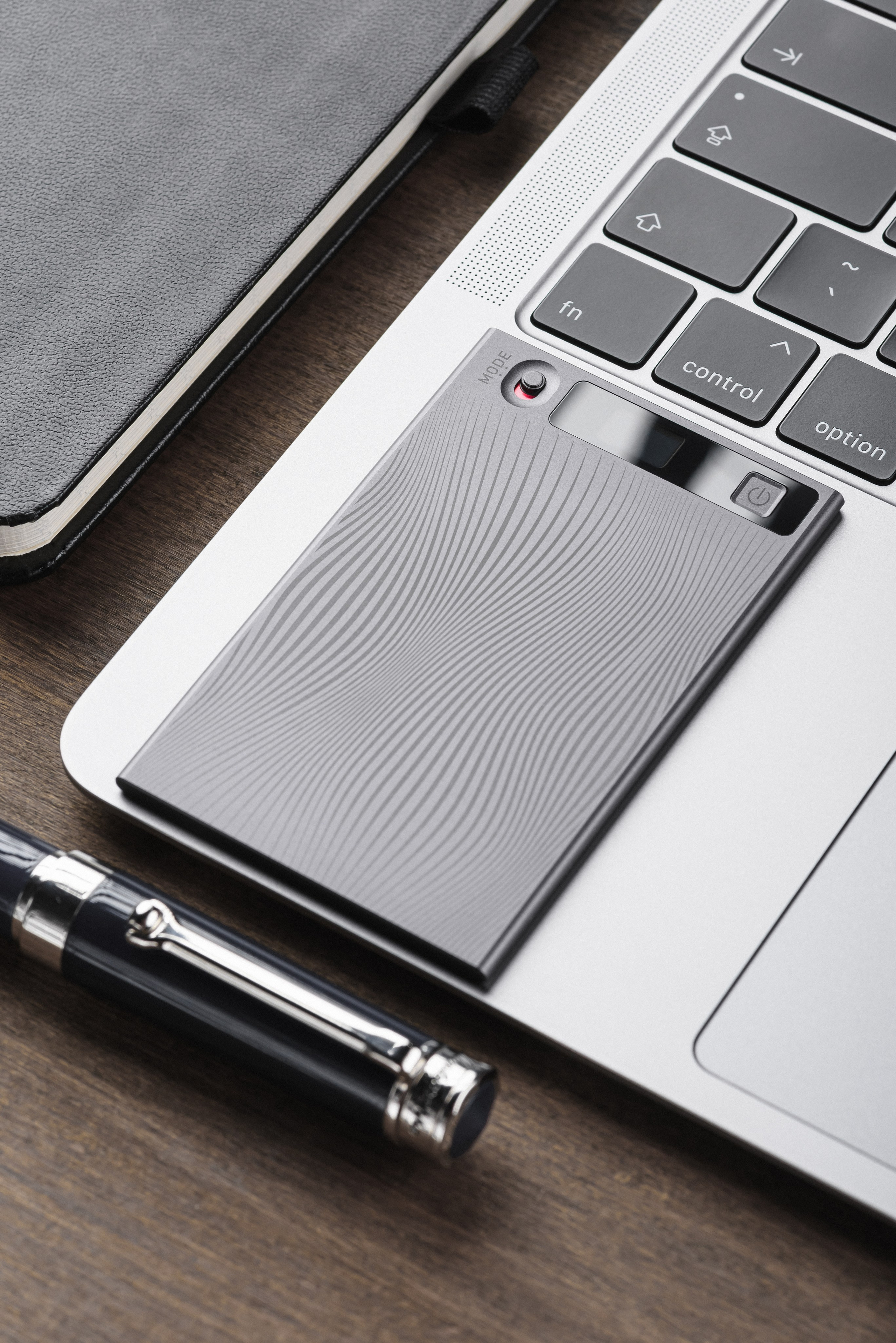 Mobvoi - TicNote. Fotogrāfs Rīgā. Gīmenes, individuālās un dažādu produktu fotosesijas