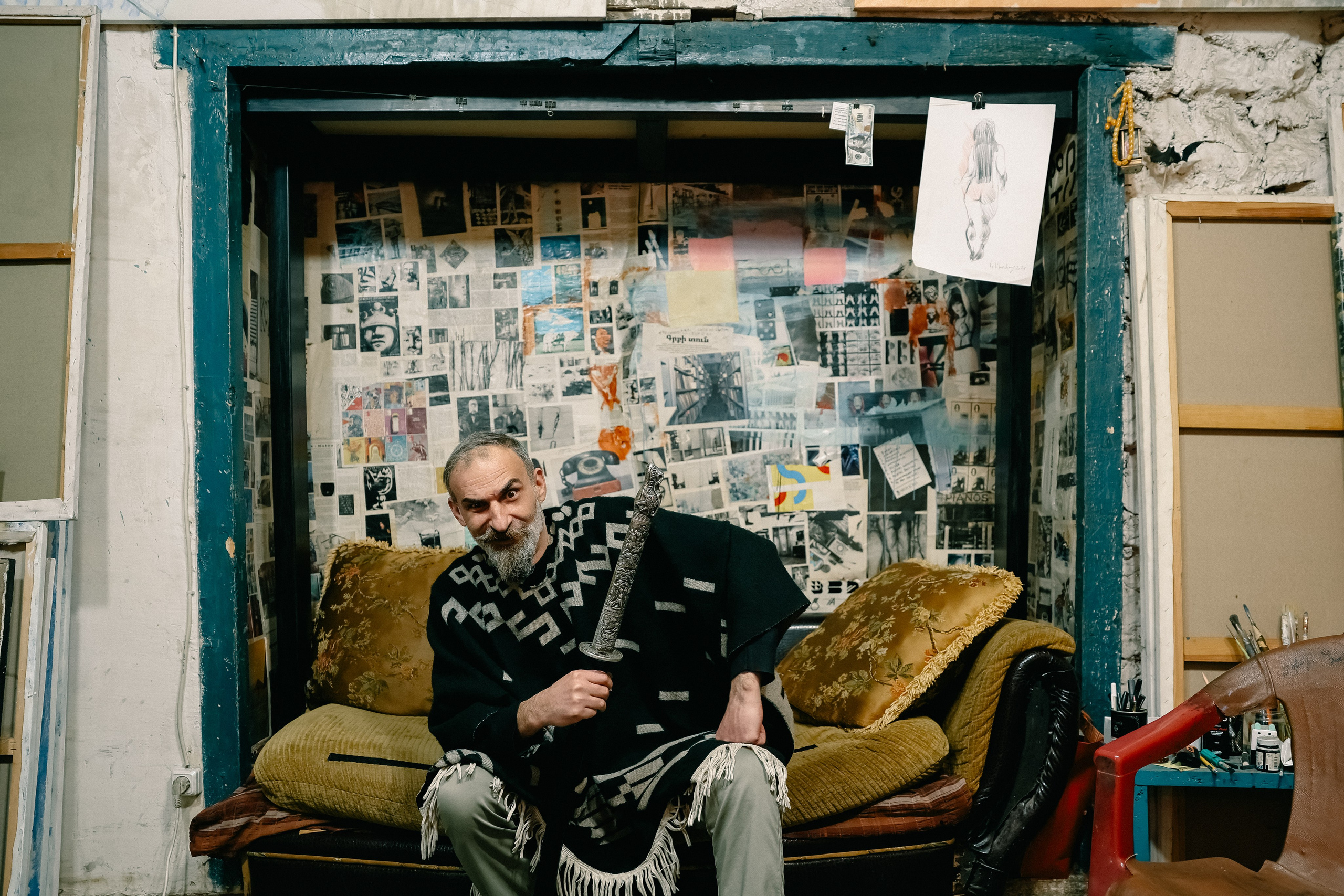 Reportage (artist's studio, sed velikodny — rush). Asmikiam