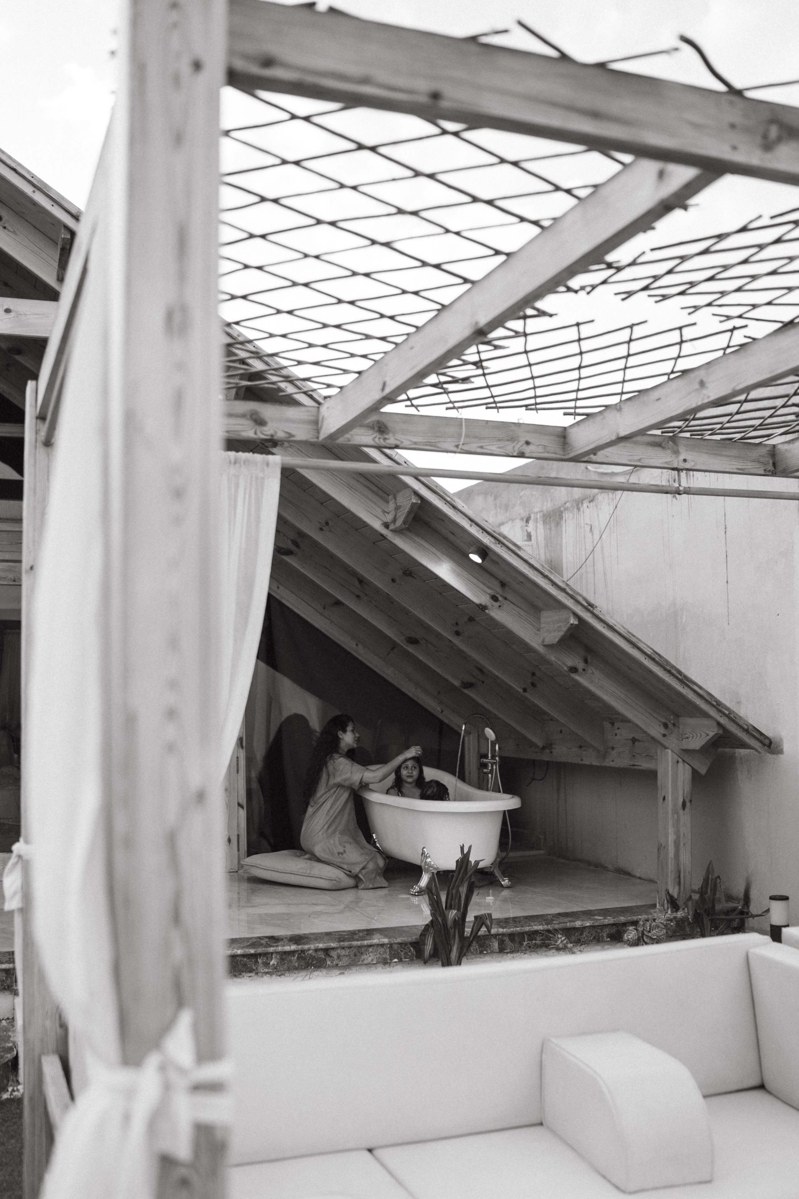 Amnah with daughters. Family photographer in Saudi Arabia