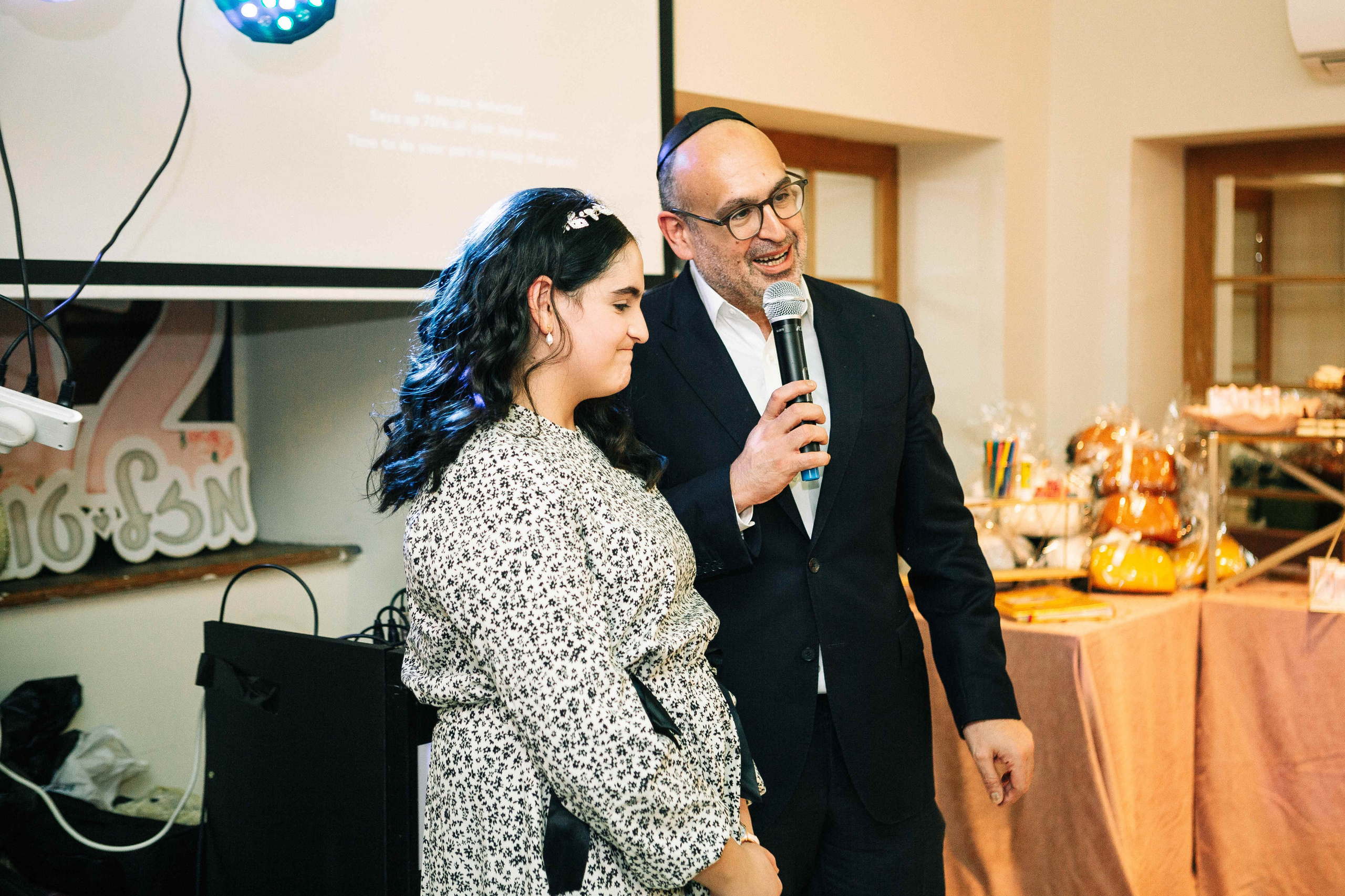 PARTY IN A RESTAURANT WITH THE WHOLE FAMILY. Https://shi-photo.com/