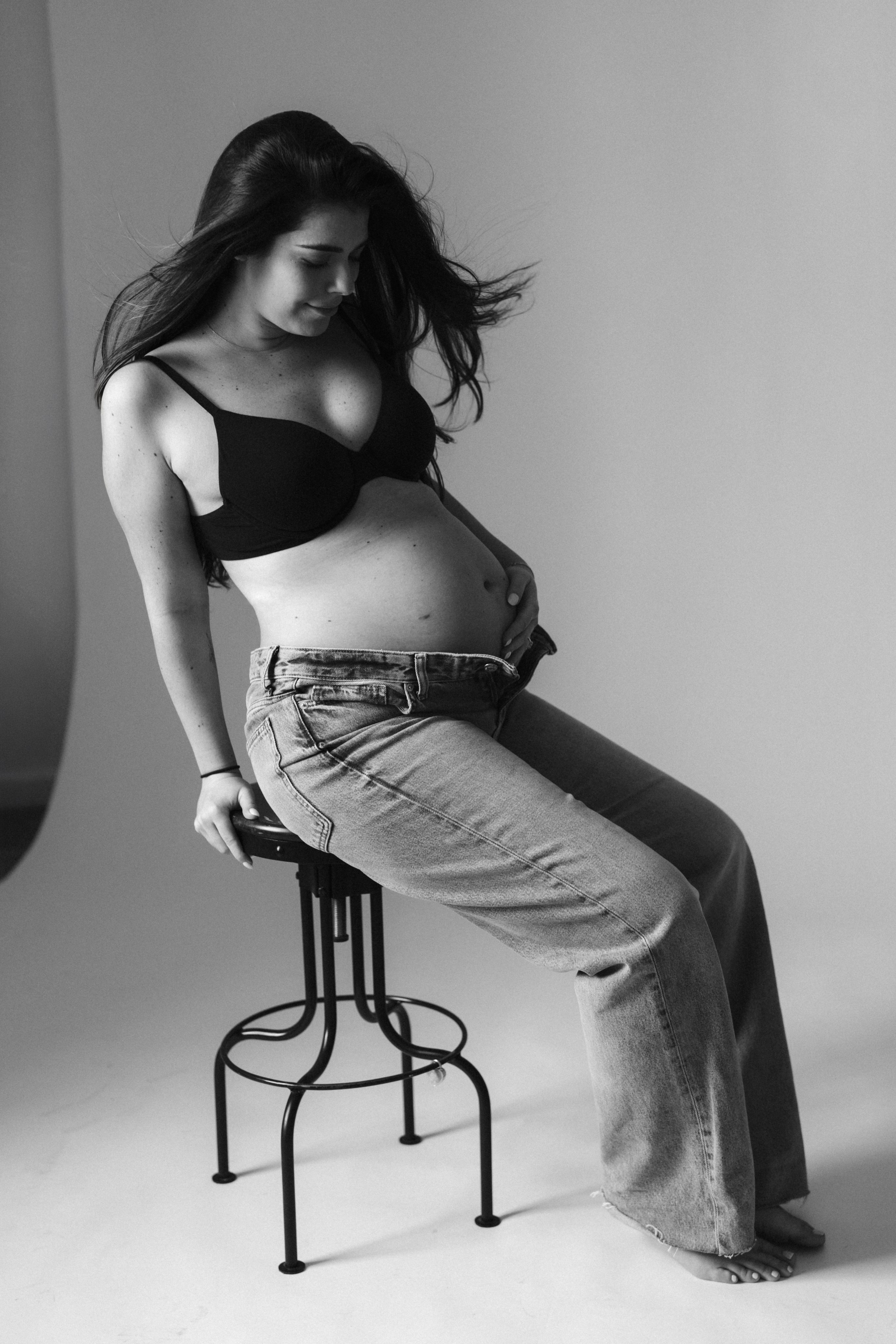 Nicole. Modern maternity photographer in Long Island New York