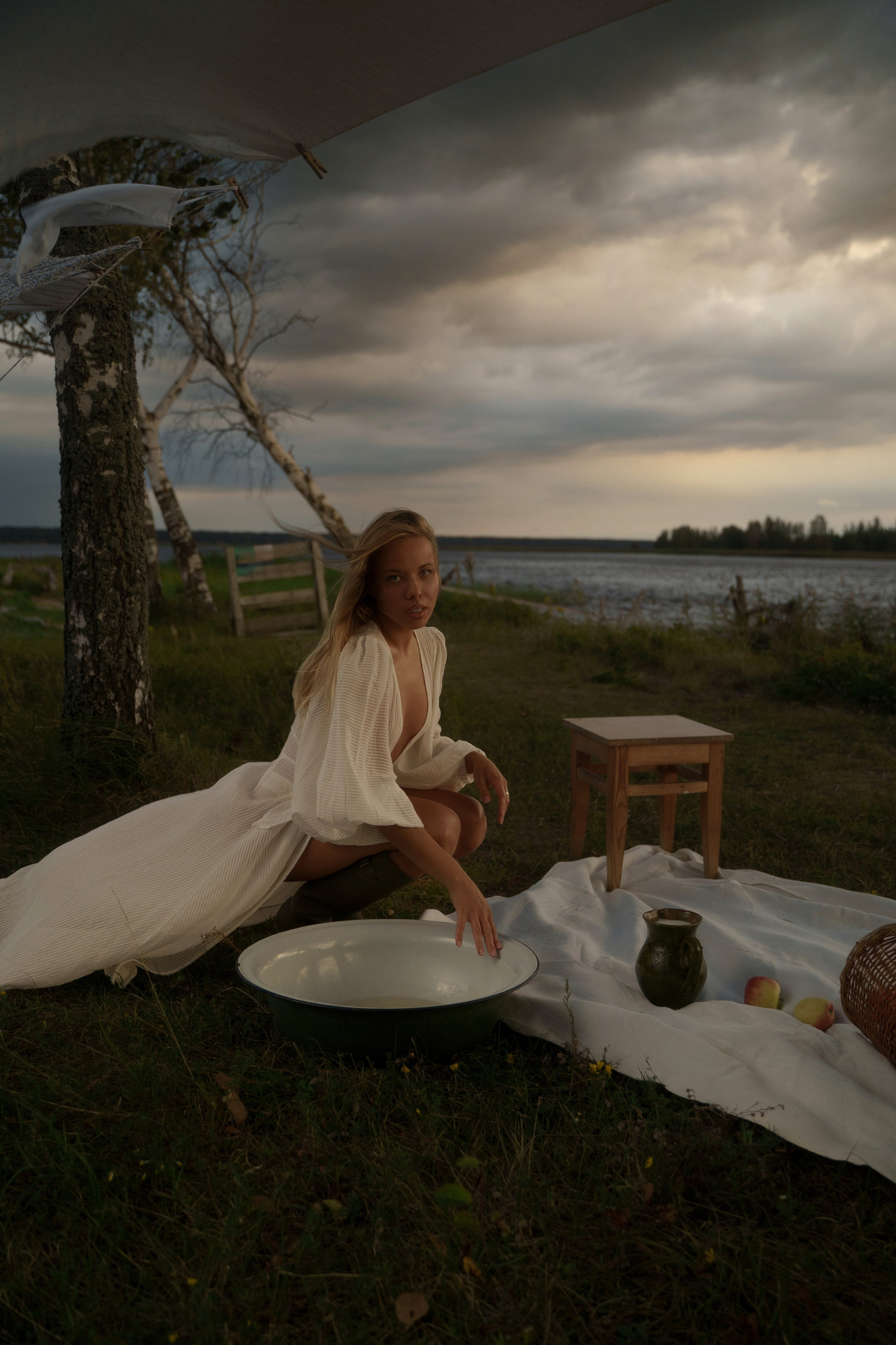 Storm, linen and milk