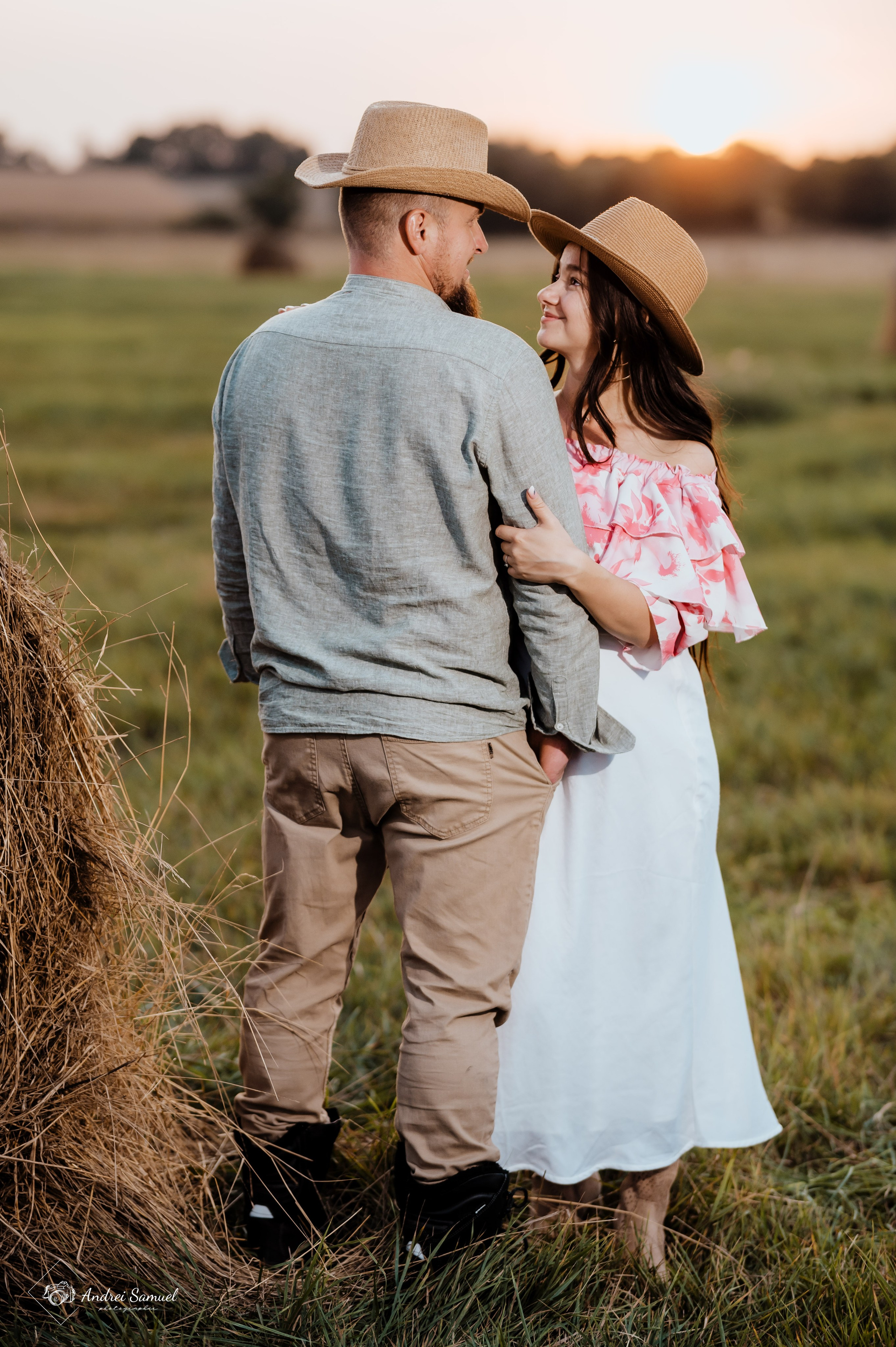 Ema & Vlad. Andrei Samuel – Fotograf București | Evenimente, Studio, Imobiliare, Produs