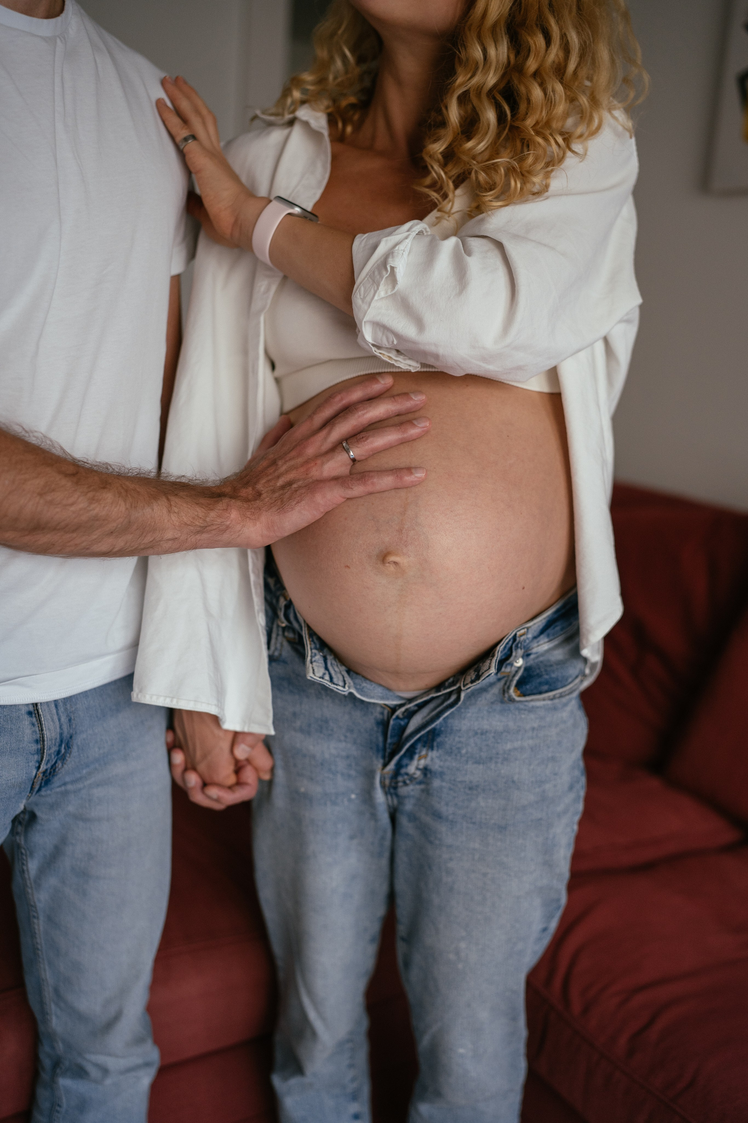 Candid pregnancy photoshoot in the park. Photographer in Madrid, Spain. Alyona Belyaninova