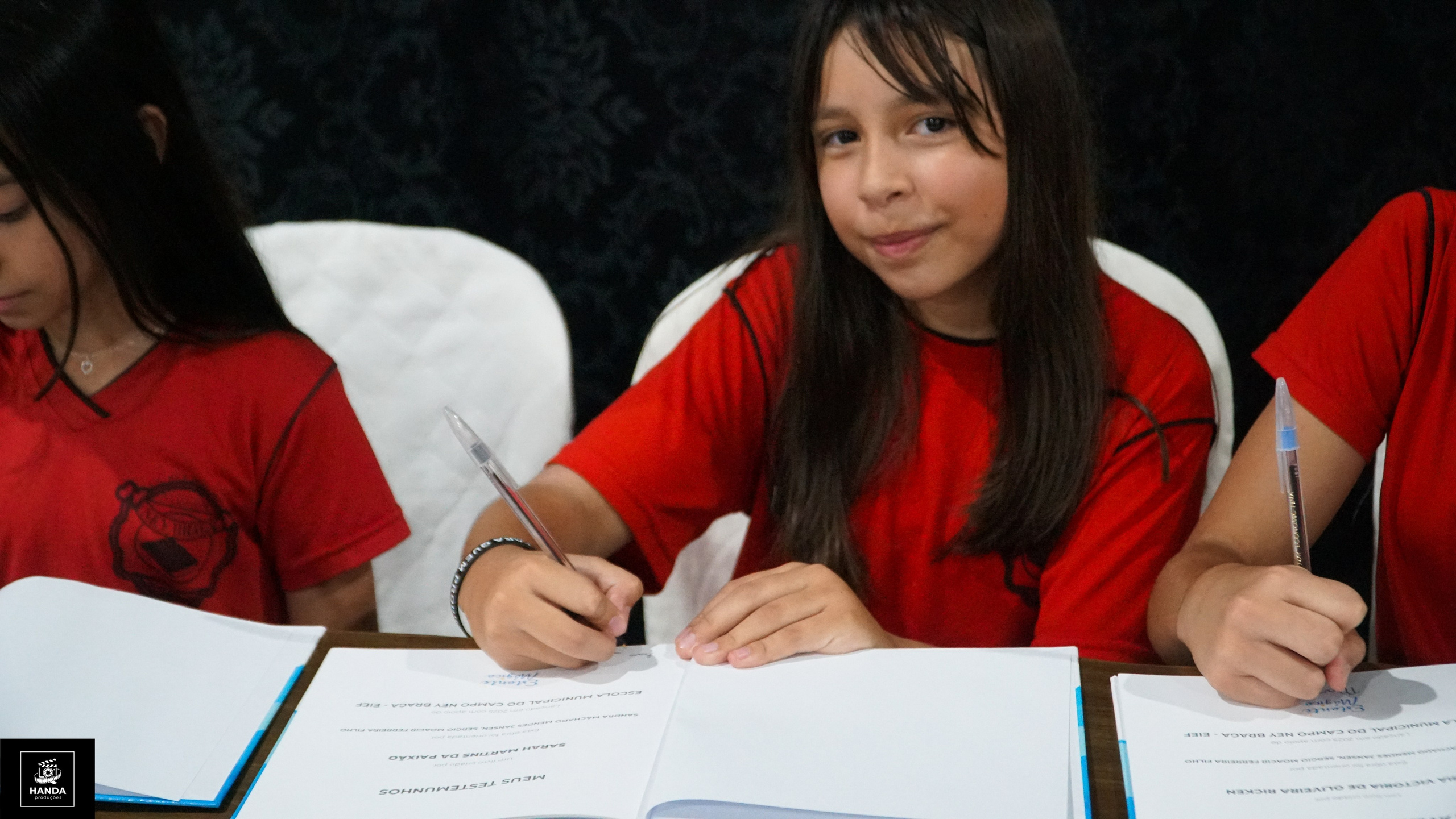 Noite autógrafos colégio Aurélio Buarque de Holanda. Handa Produções
