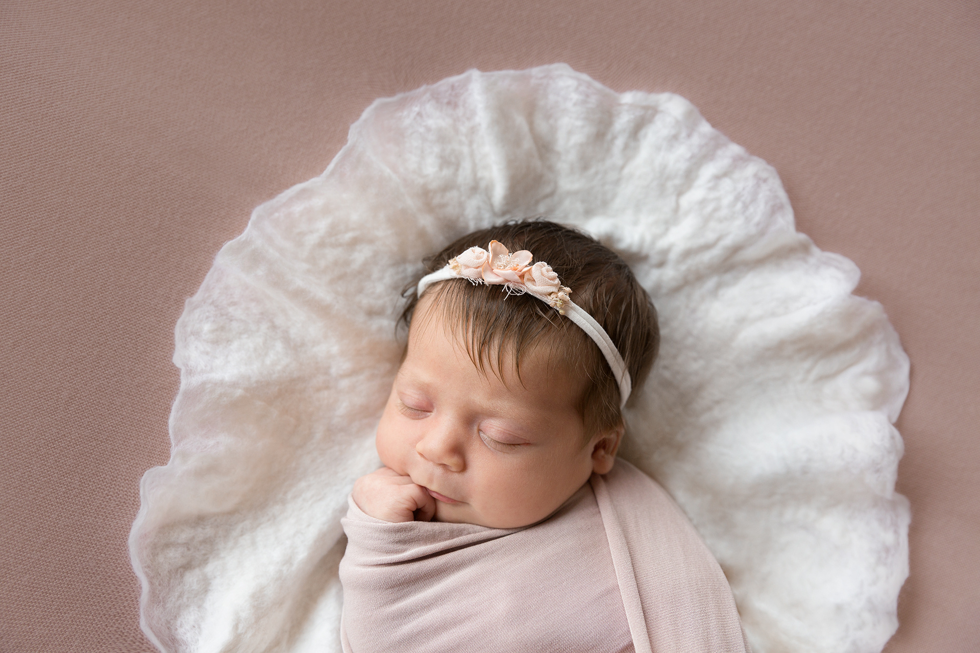 ניובורן הקלאסי. צלמת הריון וניובורן